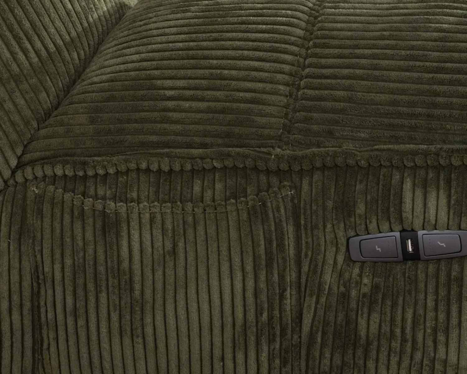 Meuble House Fauteuil relax esprit cosy en velours côtelé vert "Cascada" avec inclinaison électrique Hot
