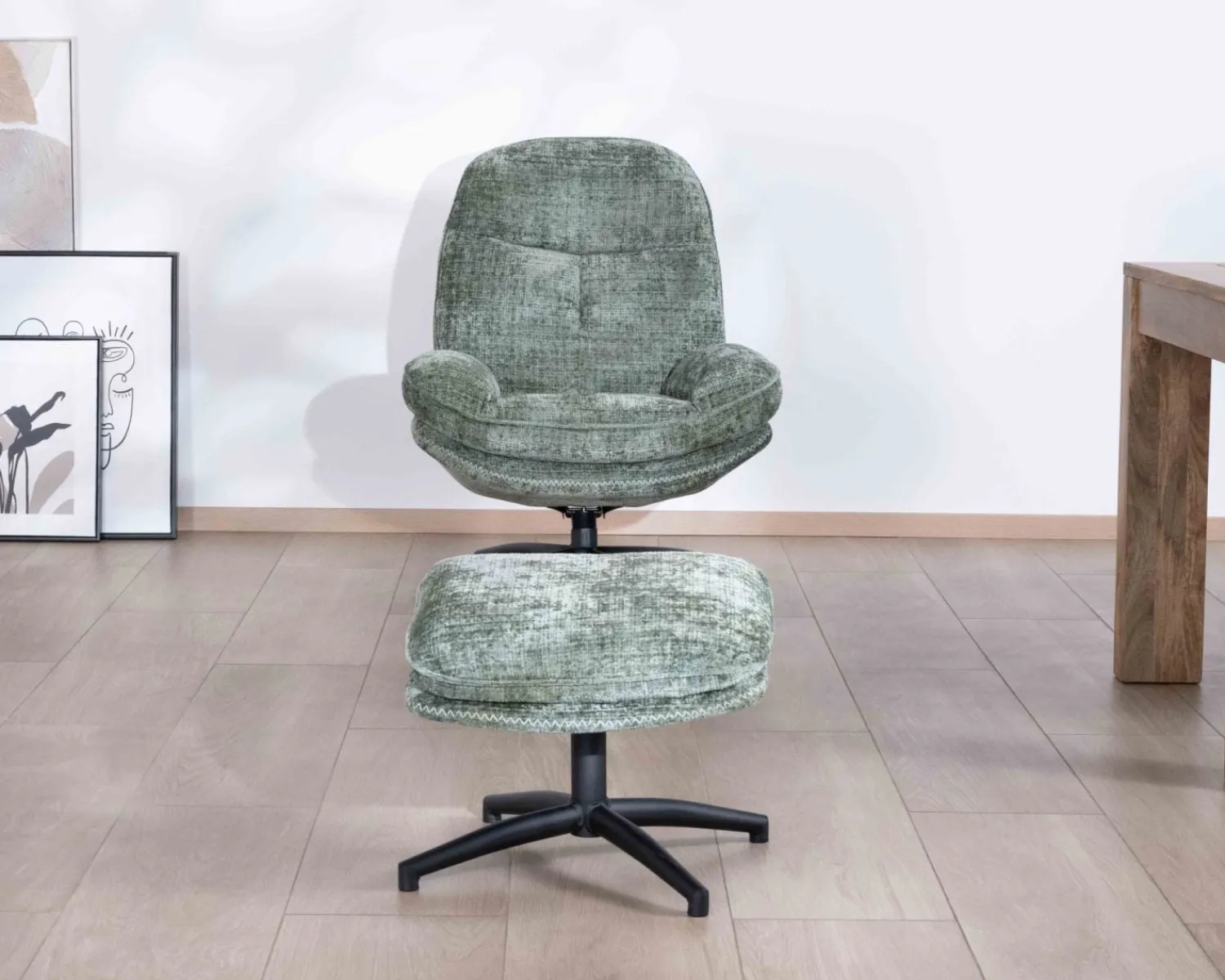 Meuble House Fauteuil rotatif design rétro en tissu soyeux vert sauge "Branson" avec pouf Clearance