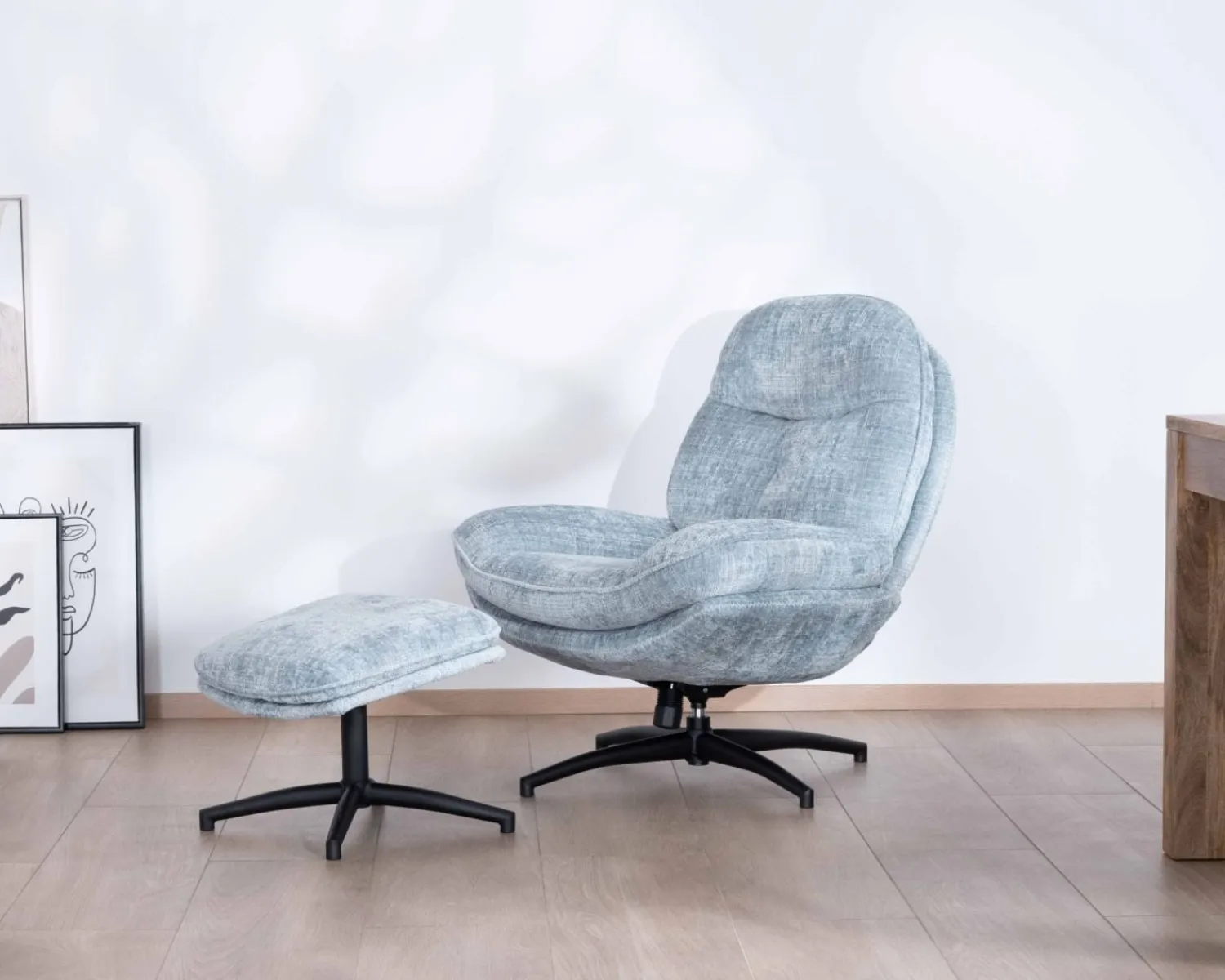 Meuble House Fauteuil rotatif enveloppant avec repose-pieds "Branson" en tissu bleu glacier Sale