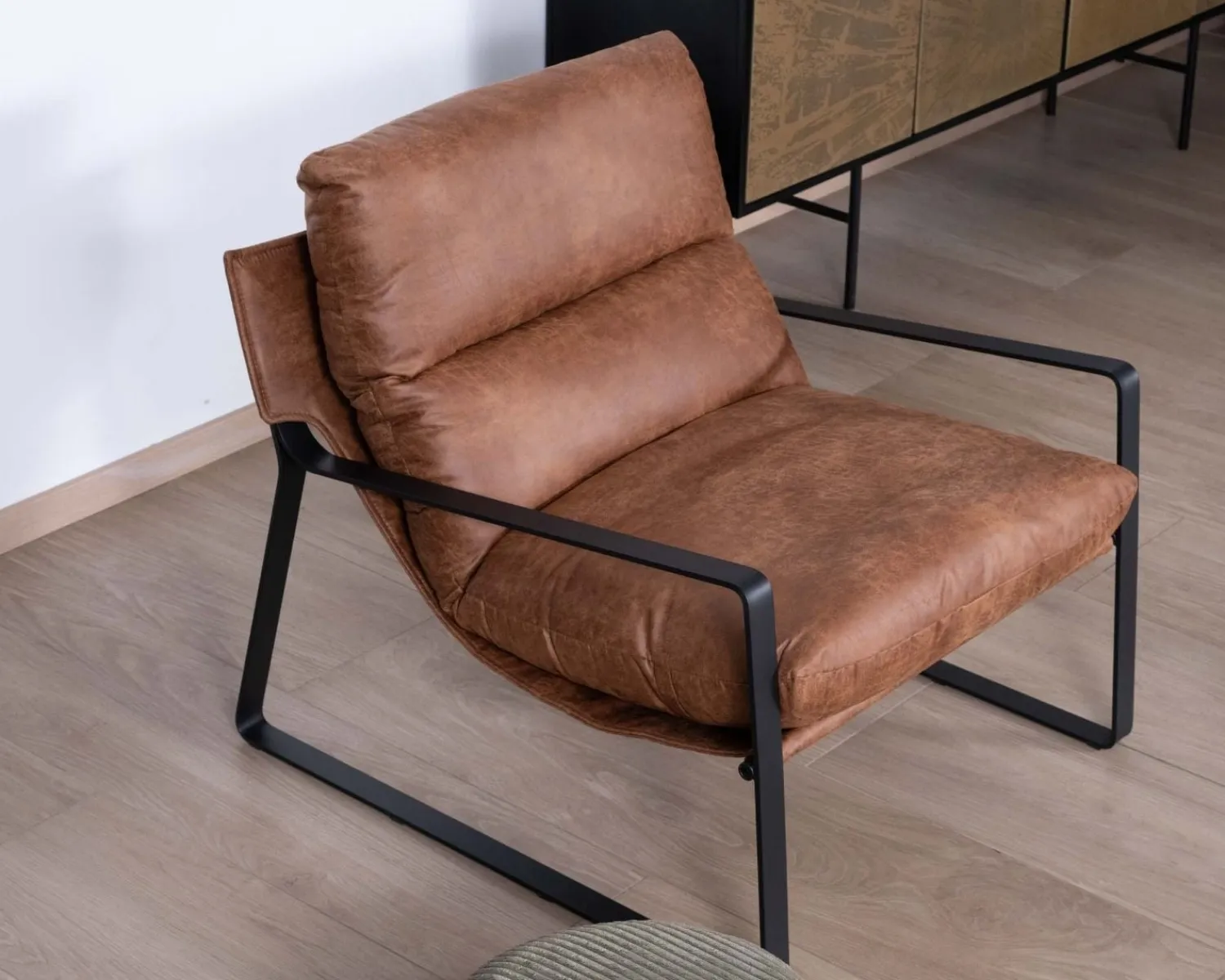 Meuble House Fauteuil rétro tissu havane et métal noir "Torsten" Hot