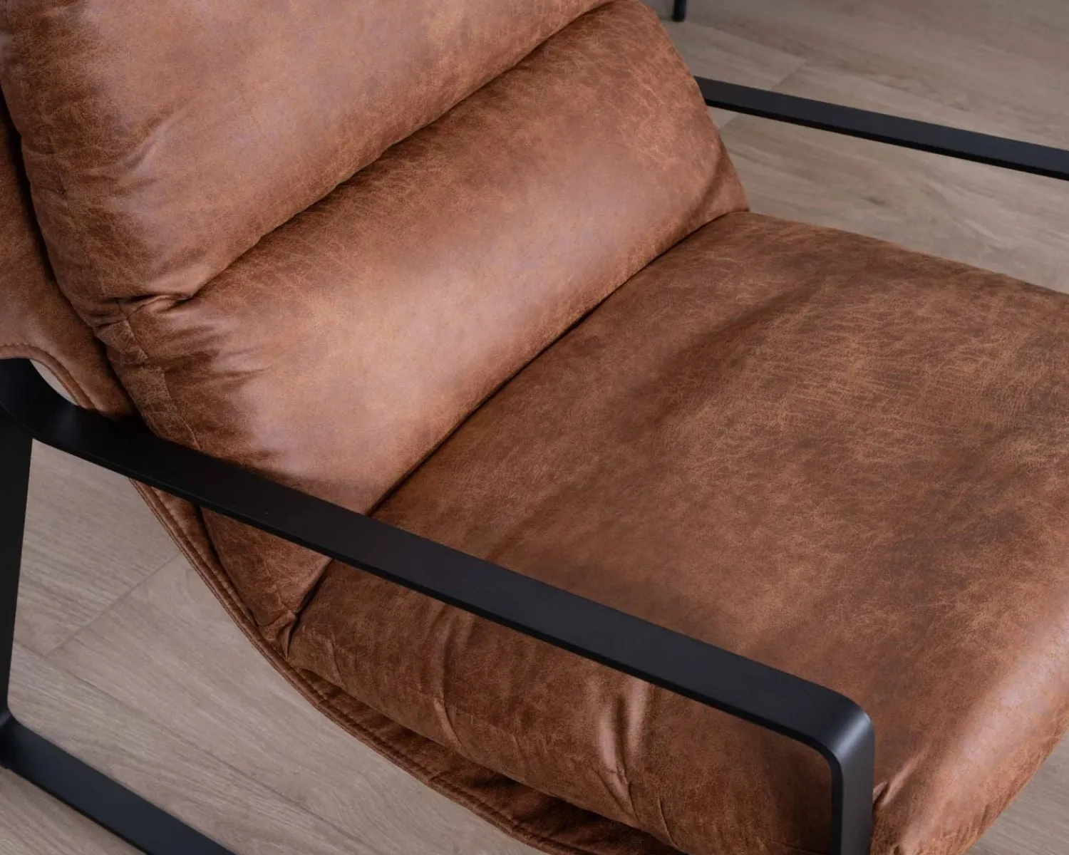 Meuble House Fauteuil rétro tissu havane et métal noir "Torsten" Hot