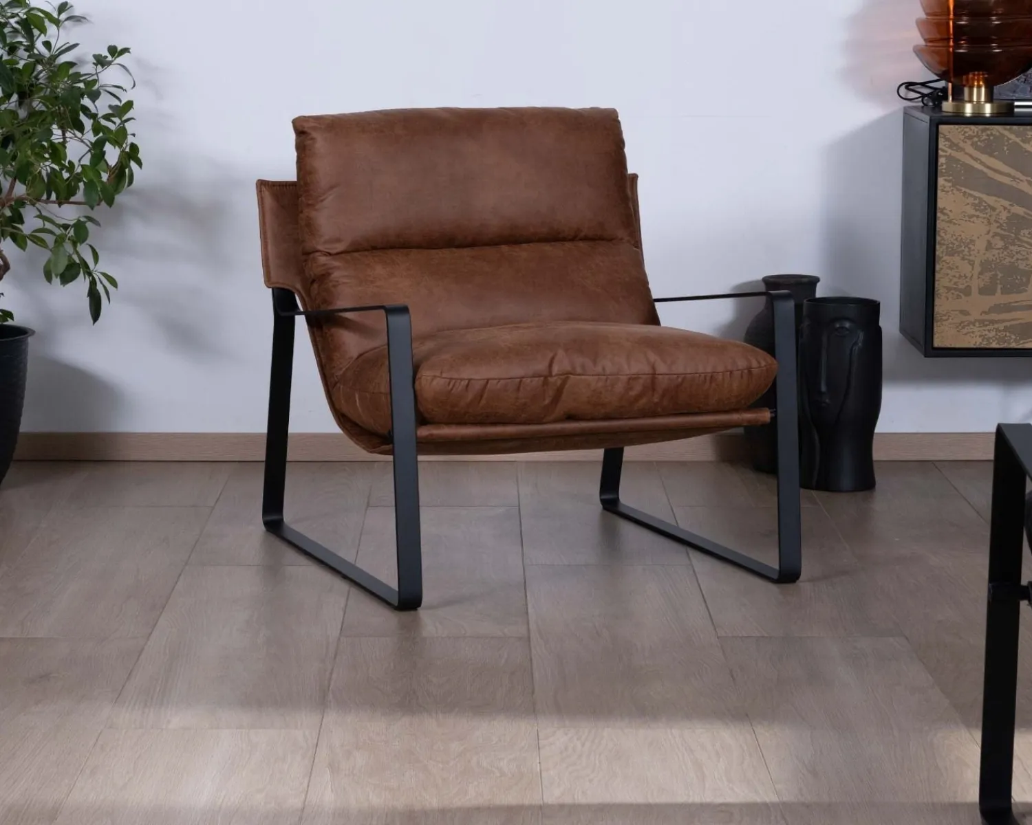 Meuble House Fauteuil rétro tissu havane et métal noir "Torsten" Hot