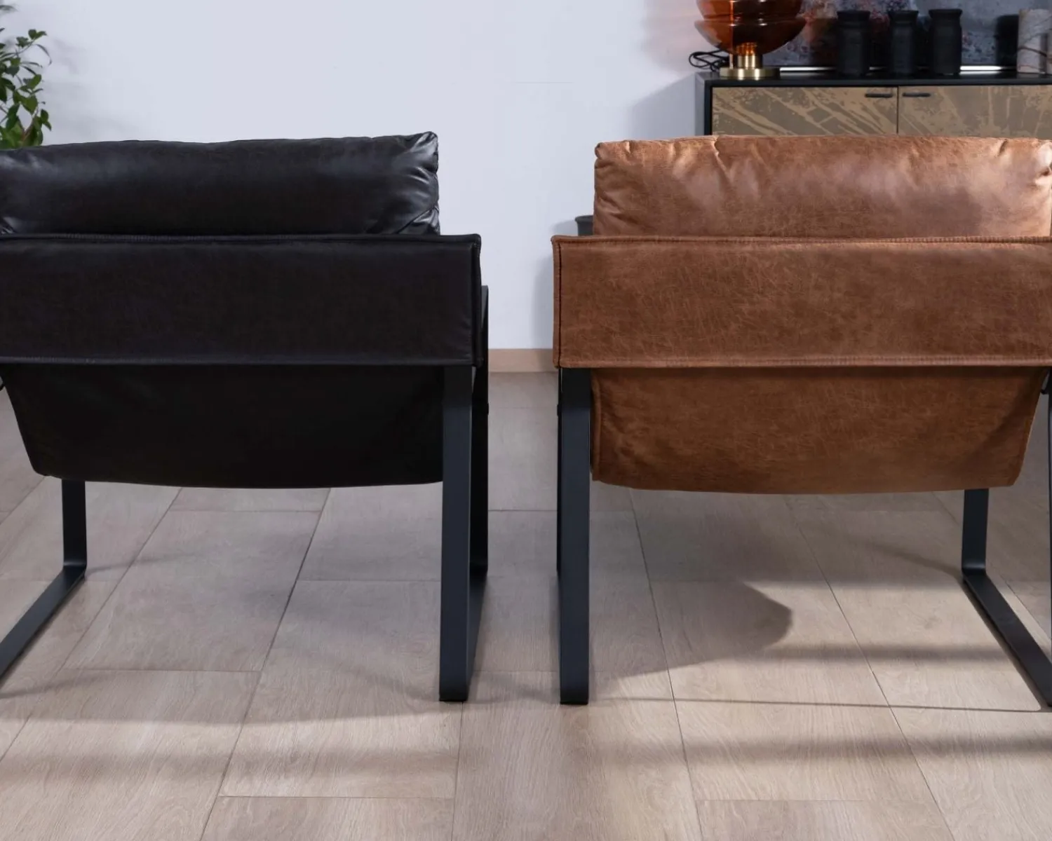 Meuble House Fauteuil rétro tissu havane et métal noir "Torsten" Hot