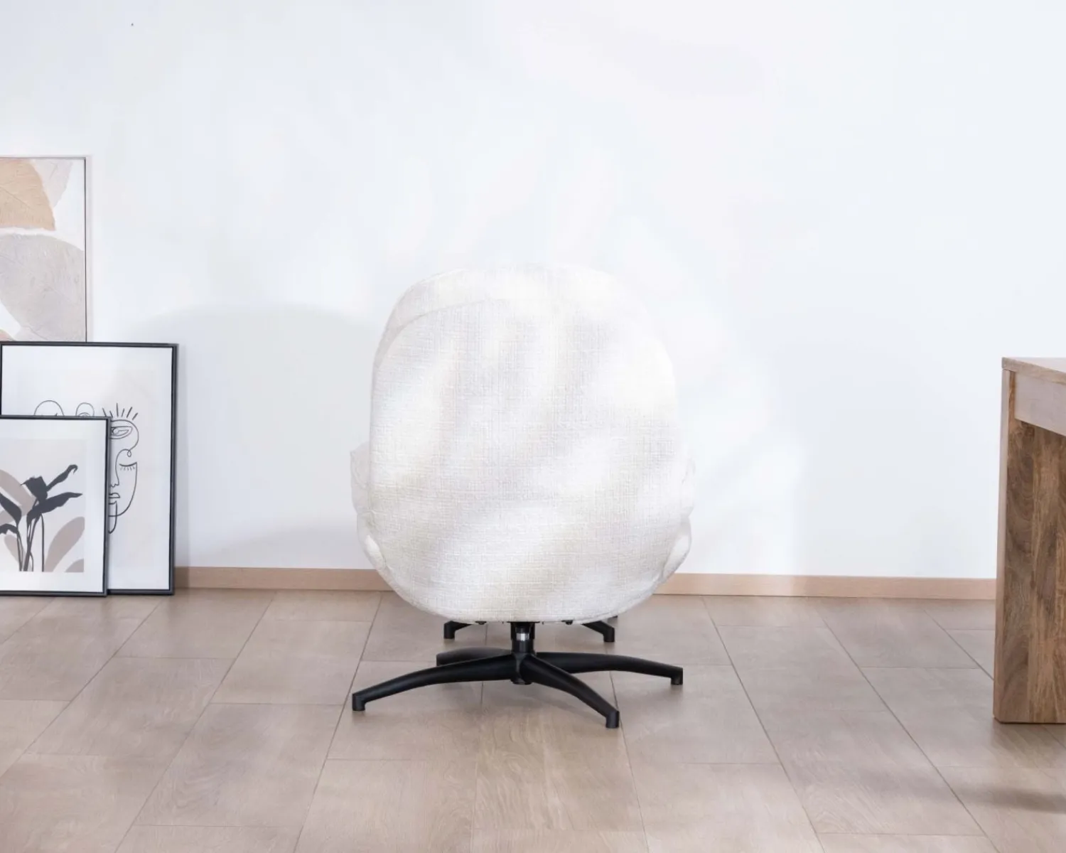 Meuble House Fauteuil vintage avec pouf en tissu blanc ultra doux "Branson" Outlet