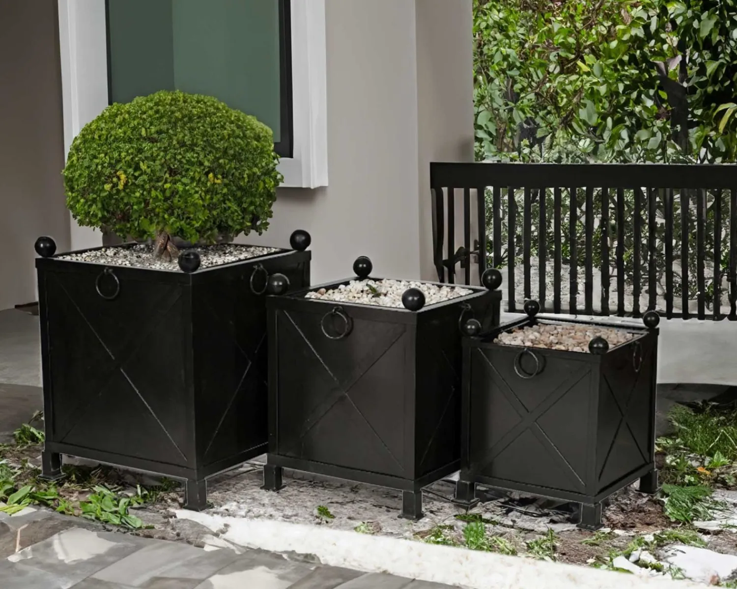 Meuble House Grand bac décoratif carré 75 cm pour plantations "Gardénia" en métal noir Discount