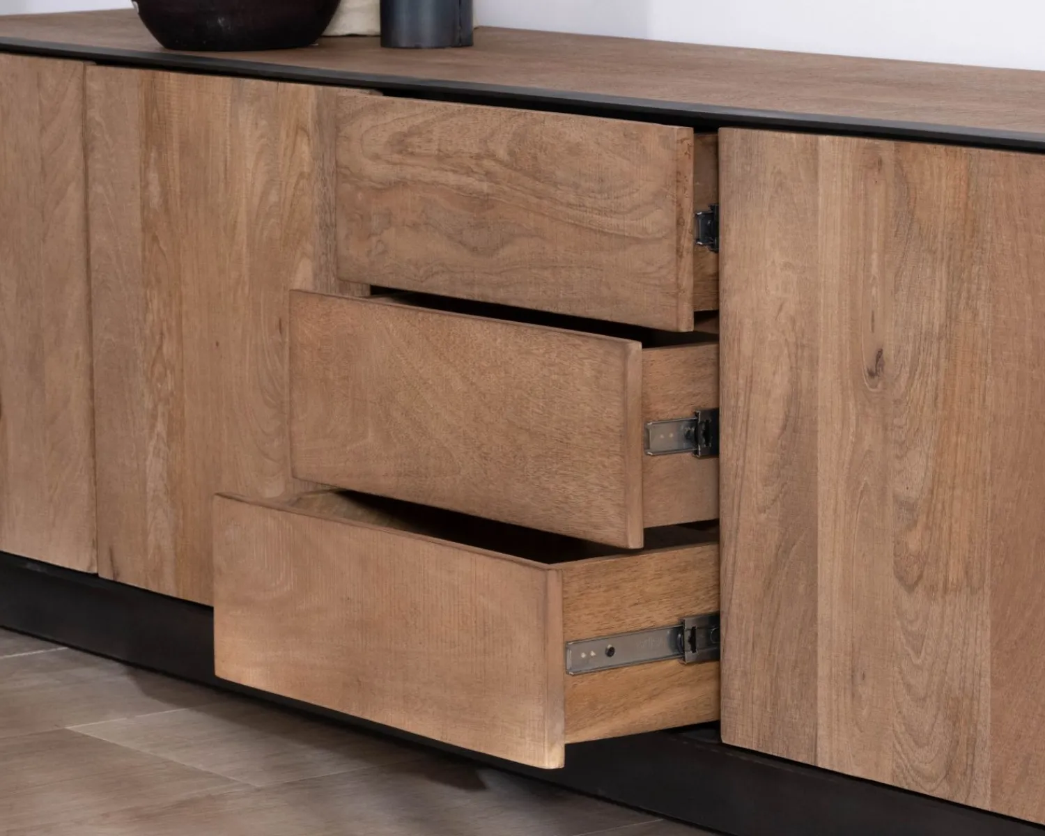 Meuble House Grand banc TV 180 cm en manguier style épuré "Santo" avec portes et tiroirs New