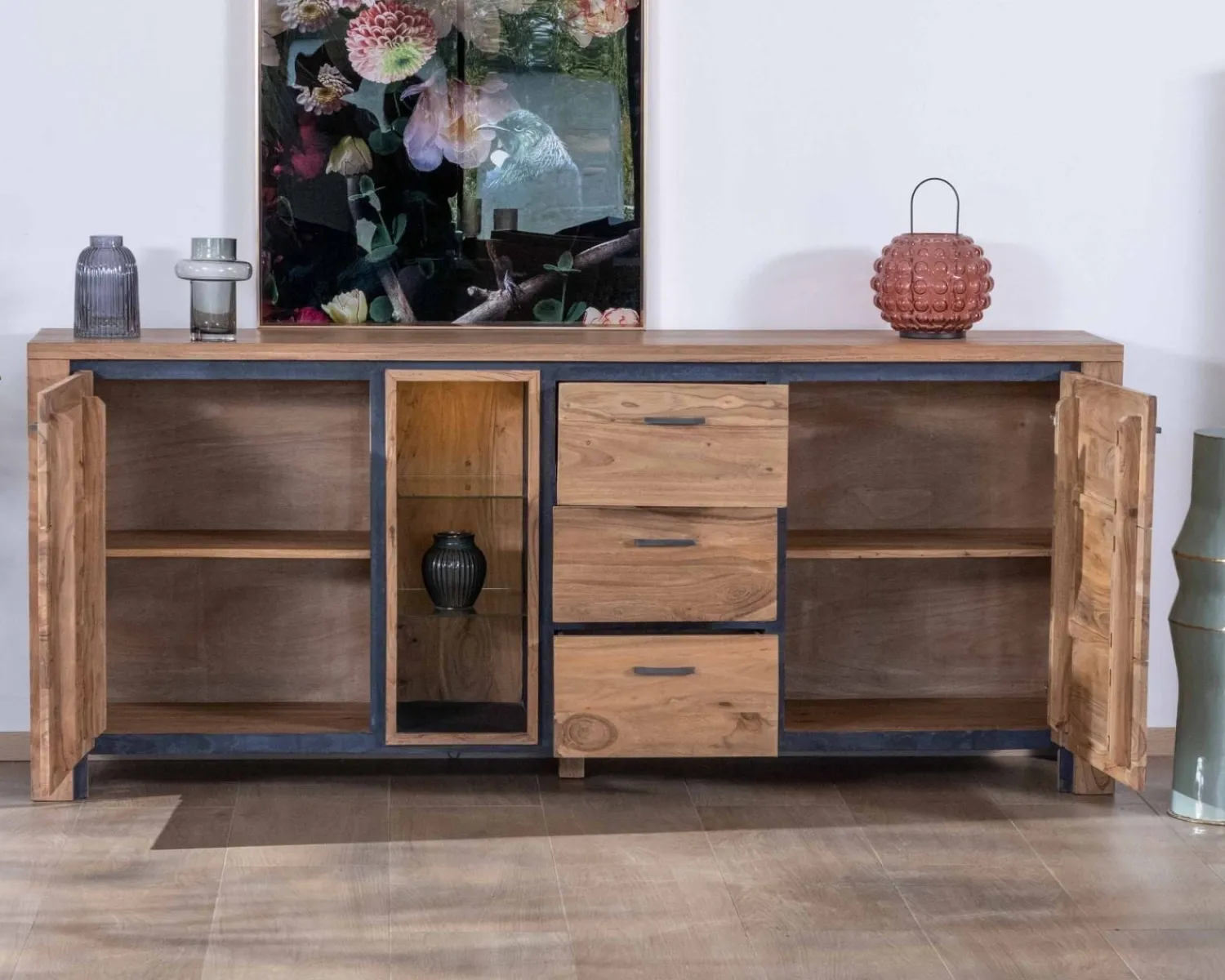 Meuble House Grand buffet 215 cm acacia massif avec relief noirs, tiroirs et niche avec étagères vitrées "Fantaisie"