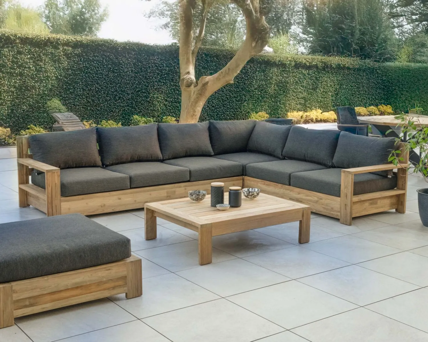 Meuble House Grand canapé modulaire spécial extérieur en teck et tissu gris foncé "Zénith" Discount