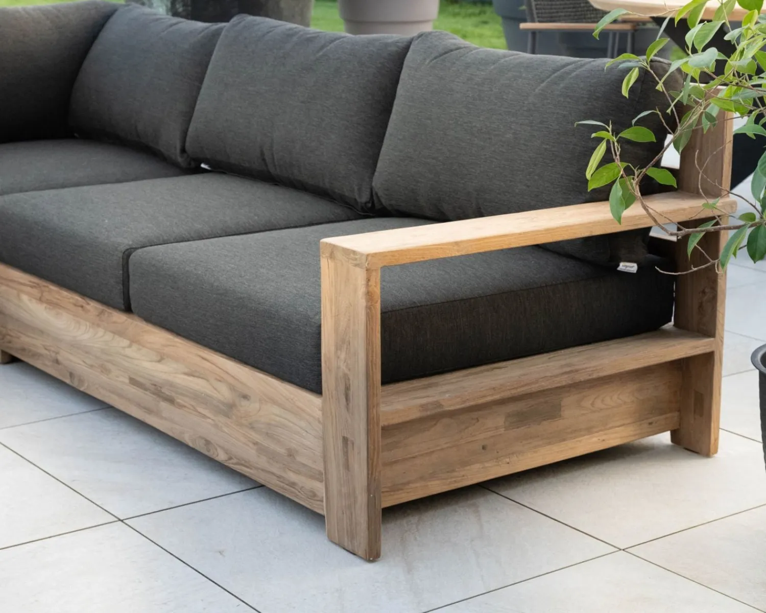 Meuble House Grand canapé modulaire spécial extérieur en teck et tissu gris foncé "Zénith" Discount