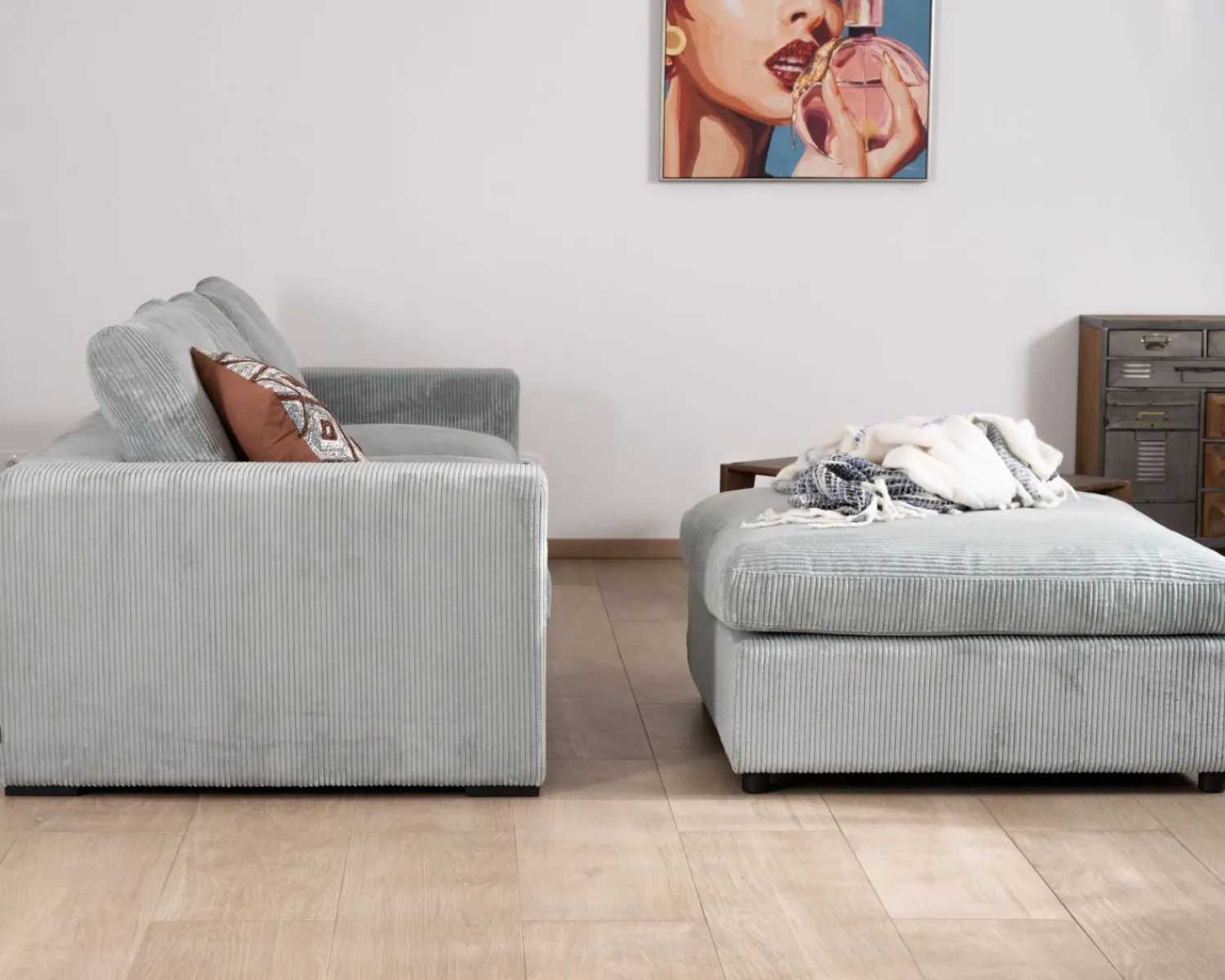 Meuble House Grand canapé moelleux avec pouf modulaire "Tuléar" en velours côtelé bleu grisé Hot