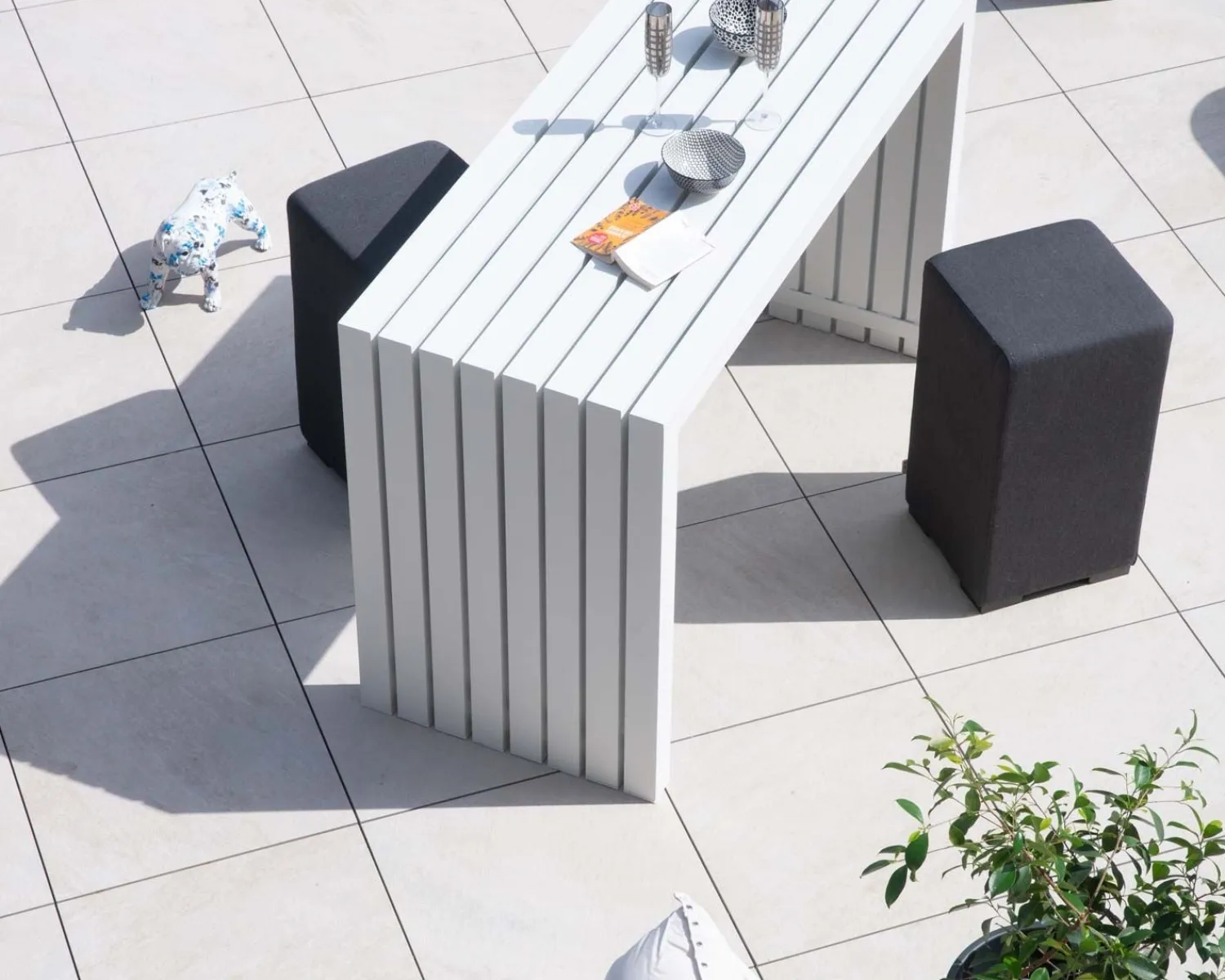Meuble House Grande table de bar épurée en aluminium blanc 200cm "Java Island" Discount