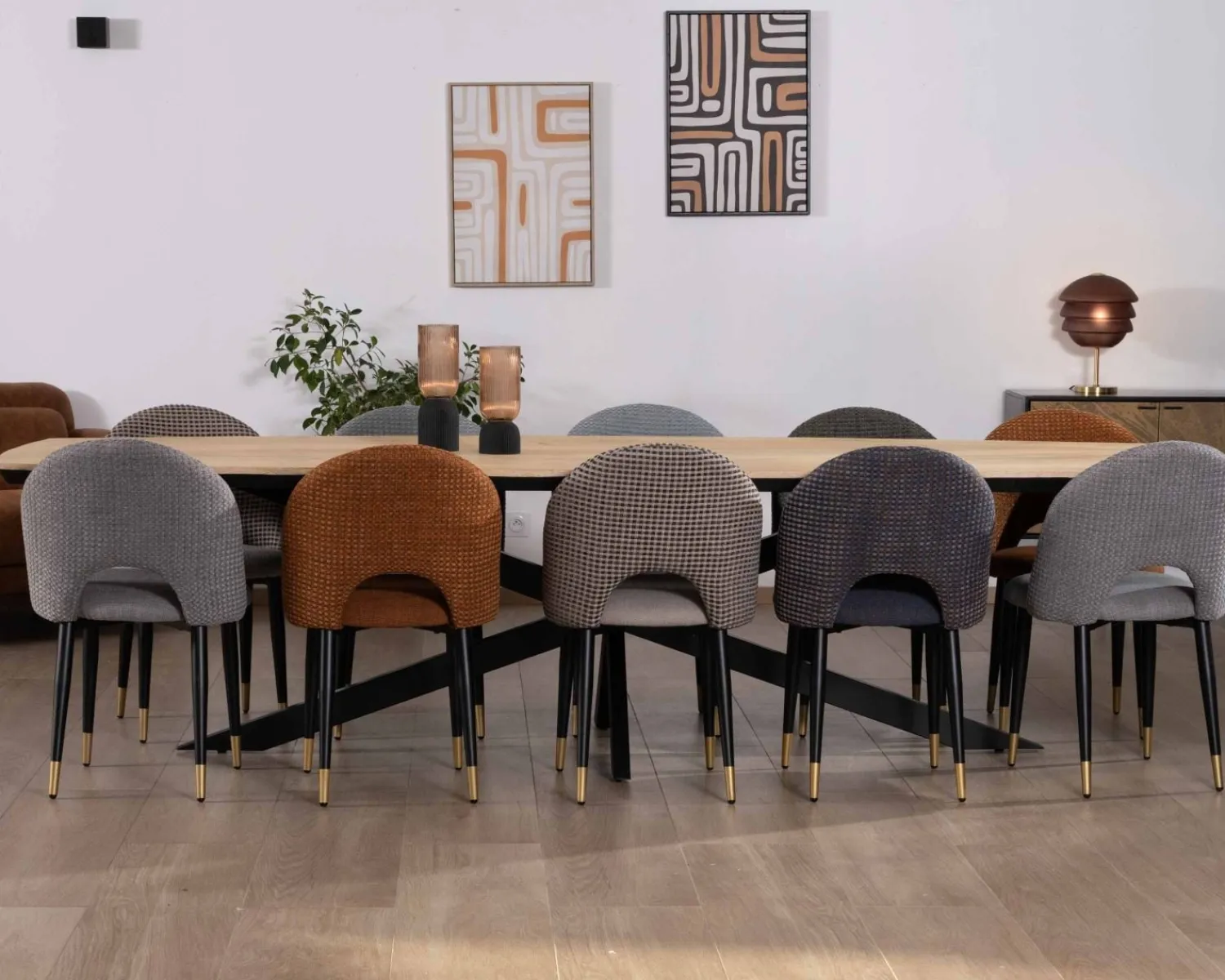 Meuble House Grande table de repas 300cm manguier massif finition sablée bords biseautés noirs et pieds étoile "Pise" Sale