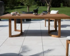 Meuble House Grande table de repas extérieure 240 cm en teck "Orchaise" finition naturelle New