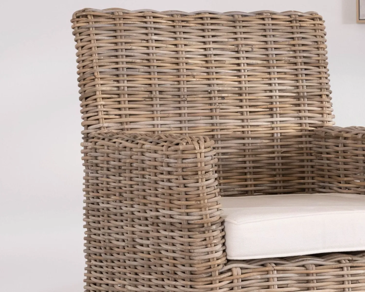 Meuble House Grand fauteuil de jardin confort en kubu grisé et tissu "Balangan Beach"