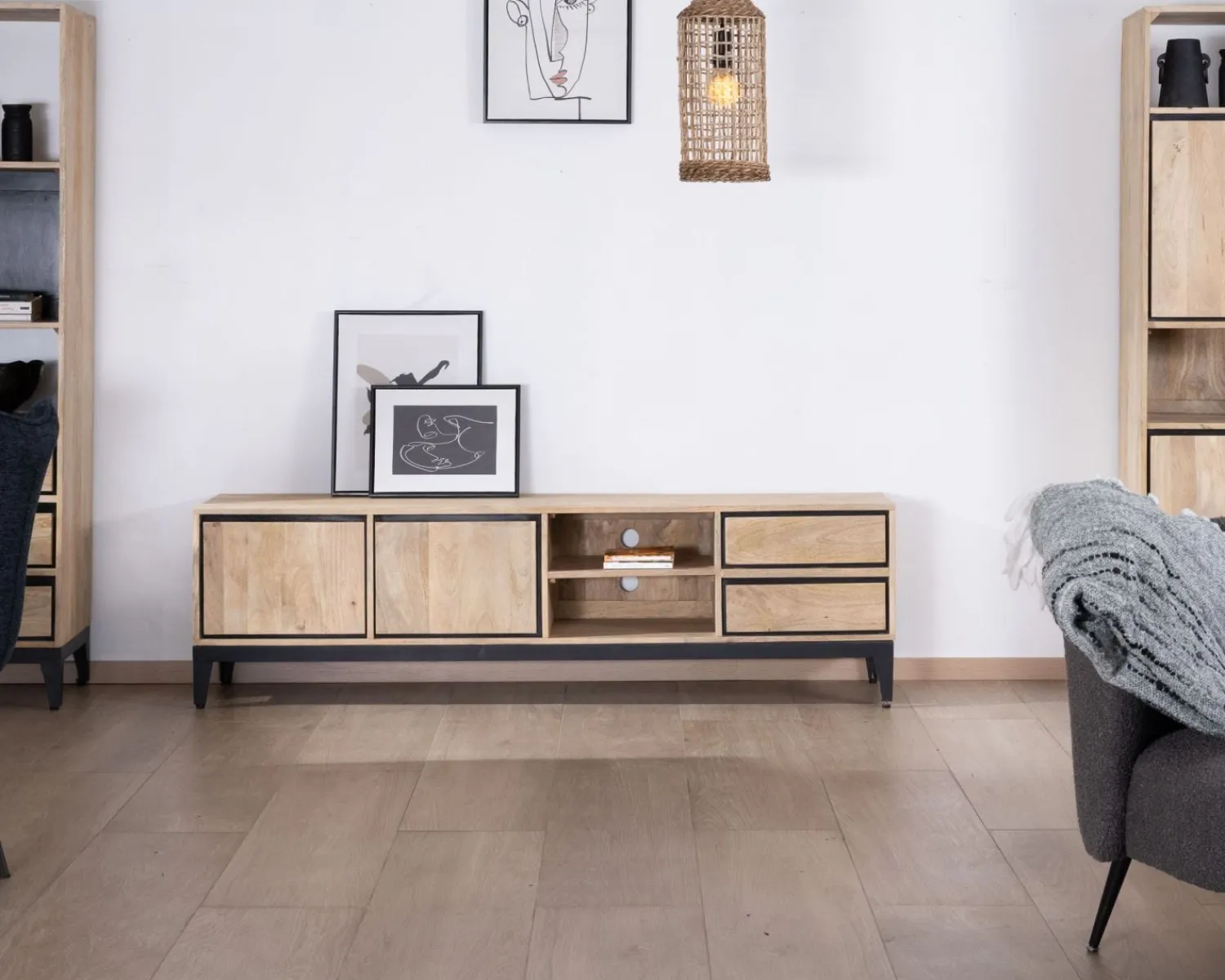Meuble House Grand meuble TV bicolore en manguier avec portes, niches et tiroirs "Bocca" 180 cm Discount