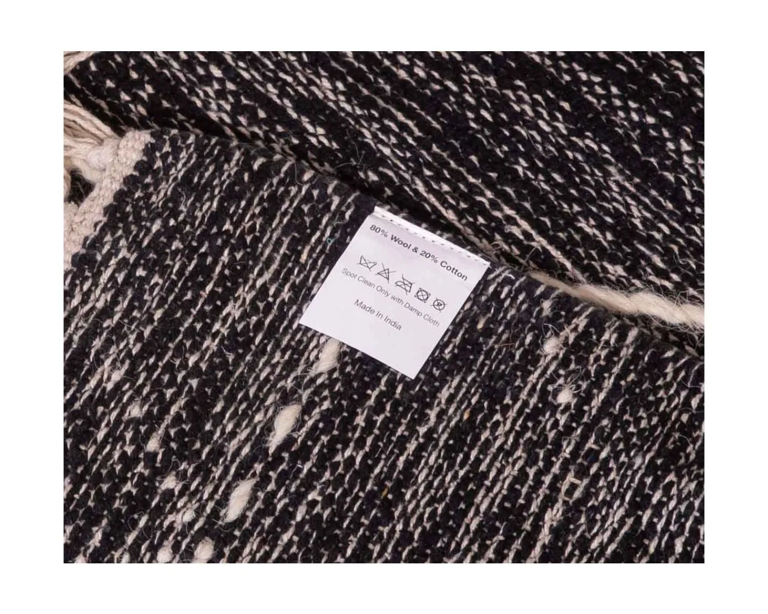 Meuble House Grand tapis ethnique noir motifs brodés blancs "Solira" 300x200cm Online