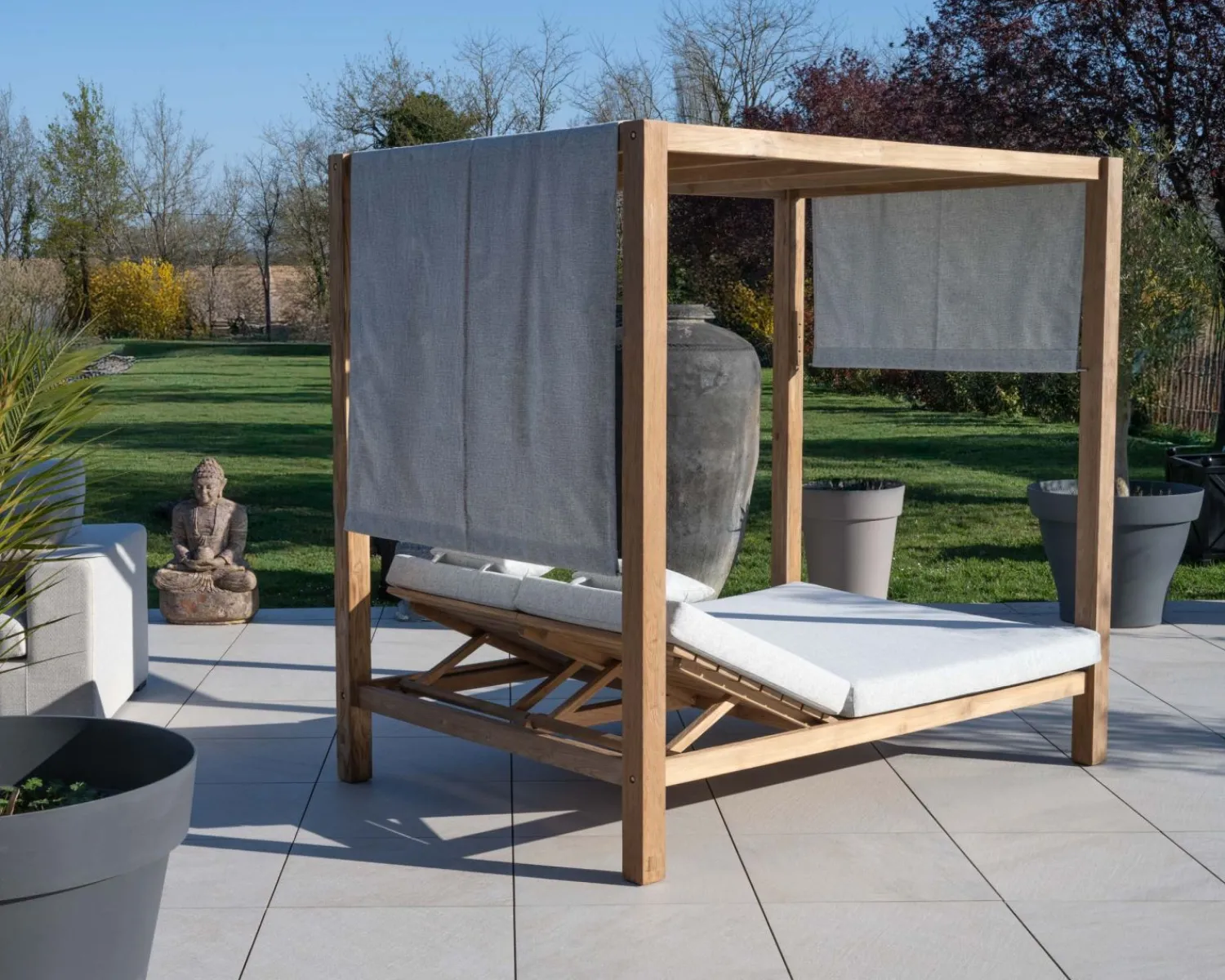 Meuble House Lit de jardin en teck et tissu spécial extérieur gris clair "Eclipse" Discount
