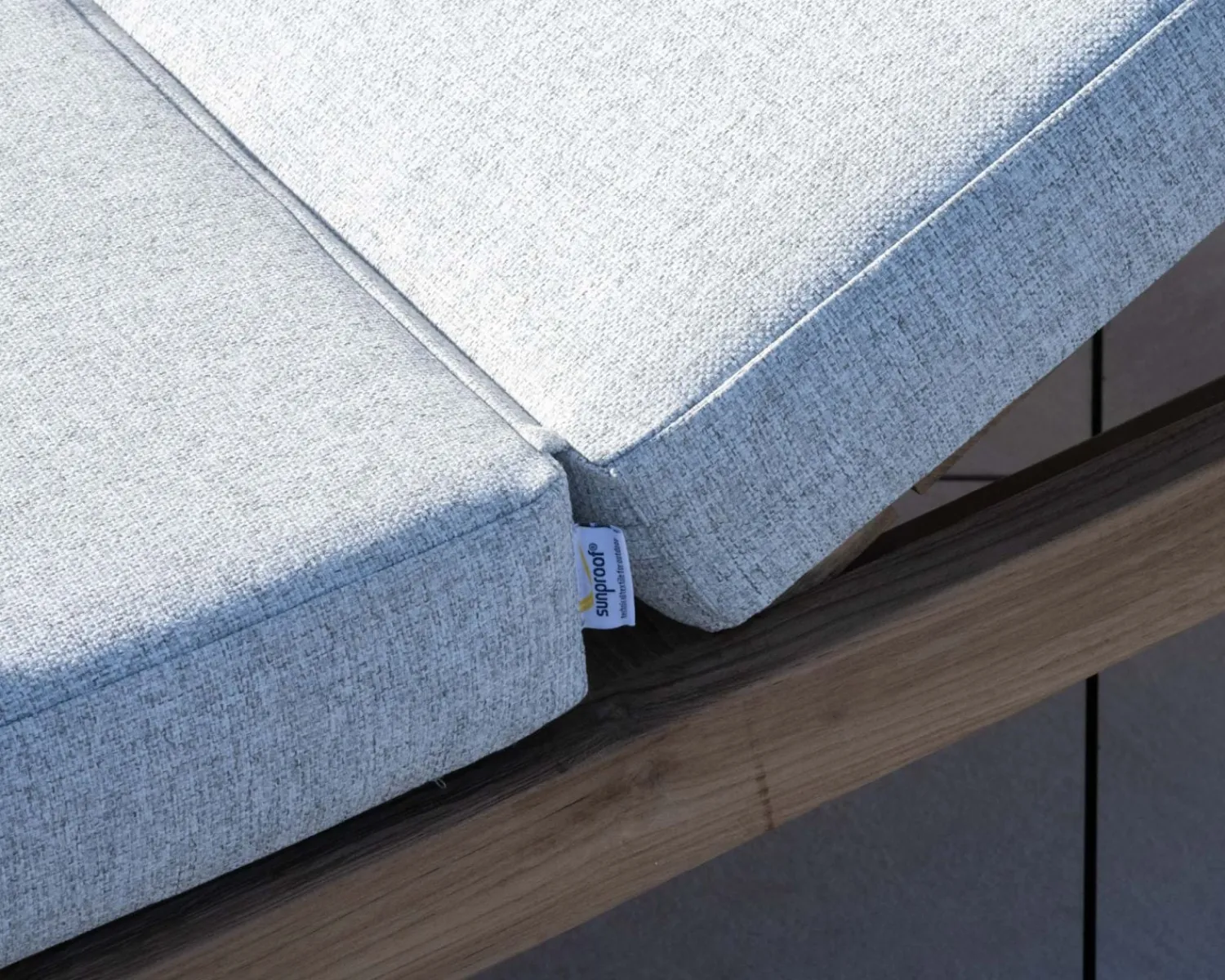 Meuble House Lit de jardin en teck et tissu spécial extérieur gris clair "Eclipse" Discount