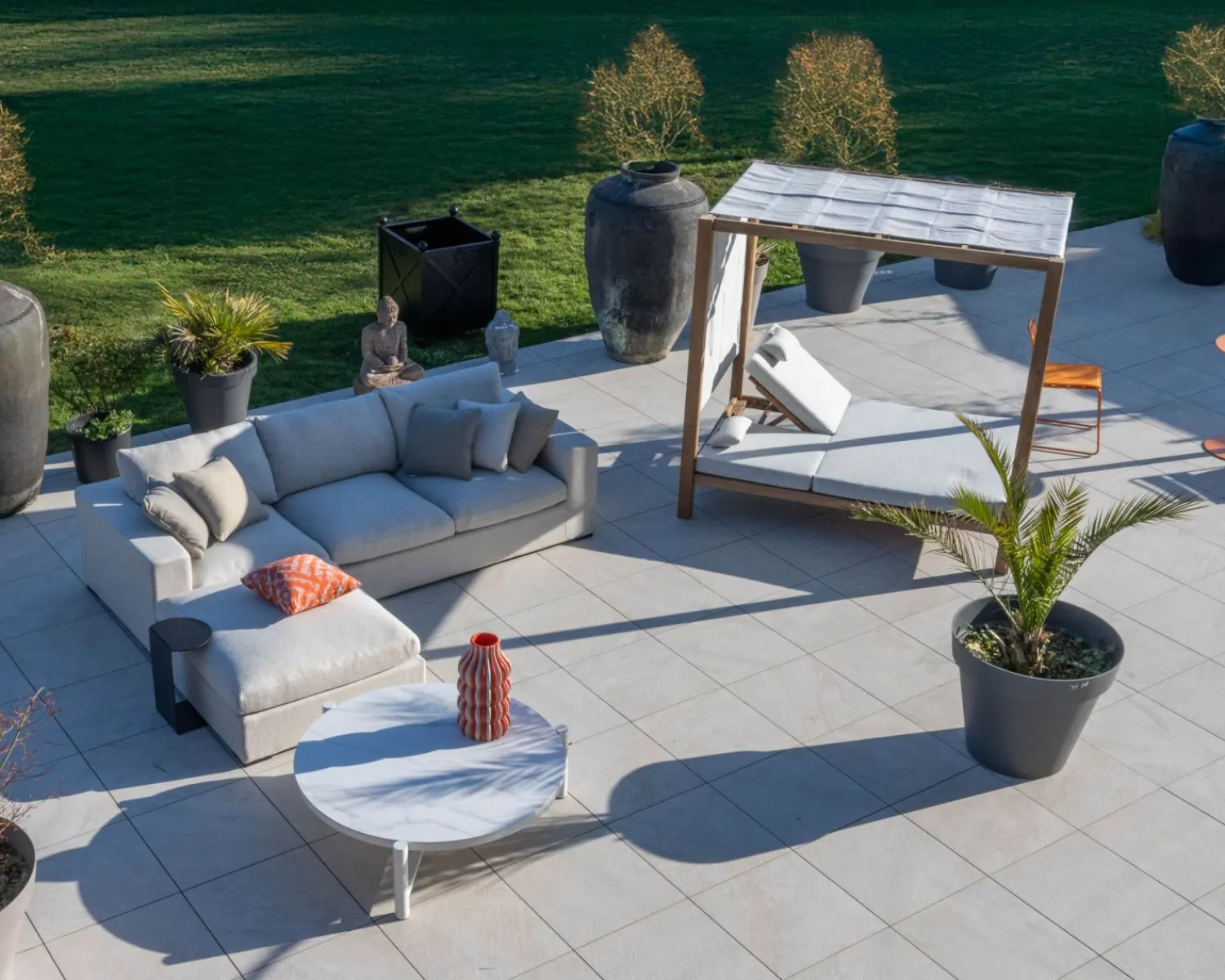 Meuble House Lit de jardin en teck et tissu spécial extérieur gris clair "Eclipse" Discount