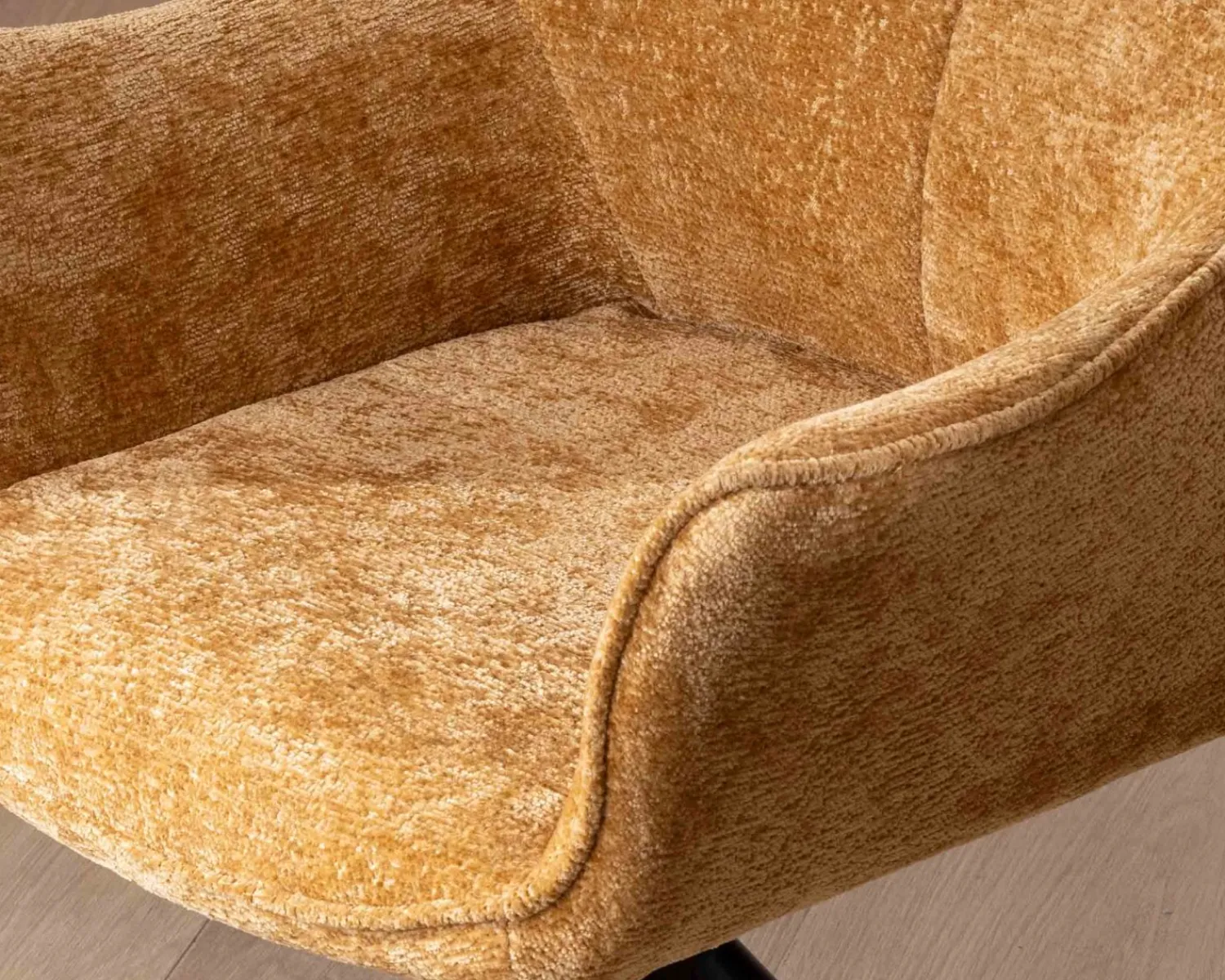 Meuble House Lot de 2 chaises avec accoudoirs en tissu jaune et pied métal pivotant "Ewing" Hot