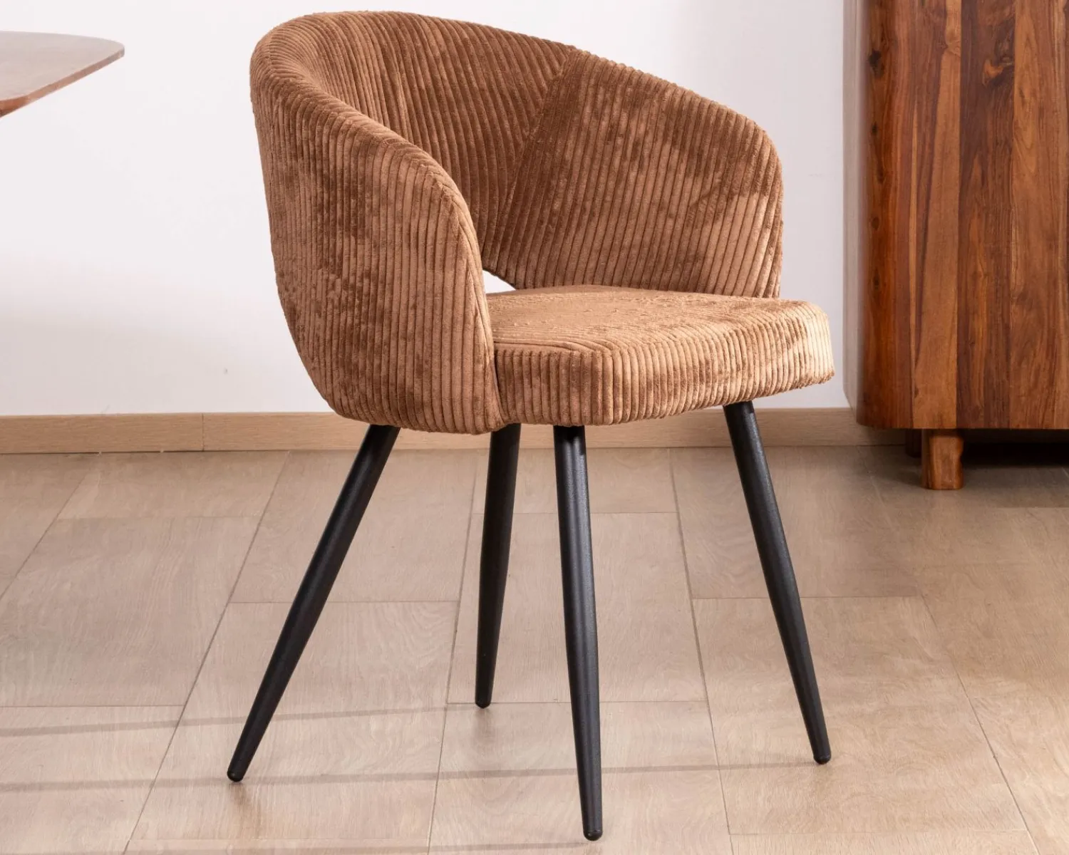 Meuble House Lot de 2 chaises contemporaines "Sonate" en velours marron et pieds en métal