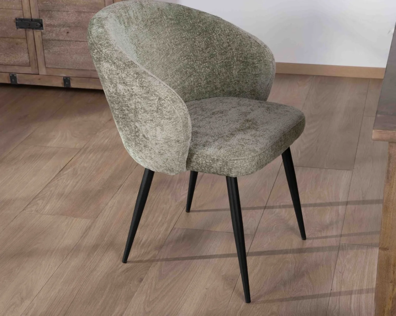 Meuble House Lot de 2 chaises contemporaines et enveloppantes en tissu bouclé vert "Kandy" Hot