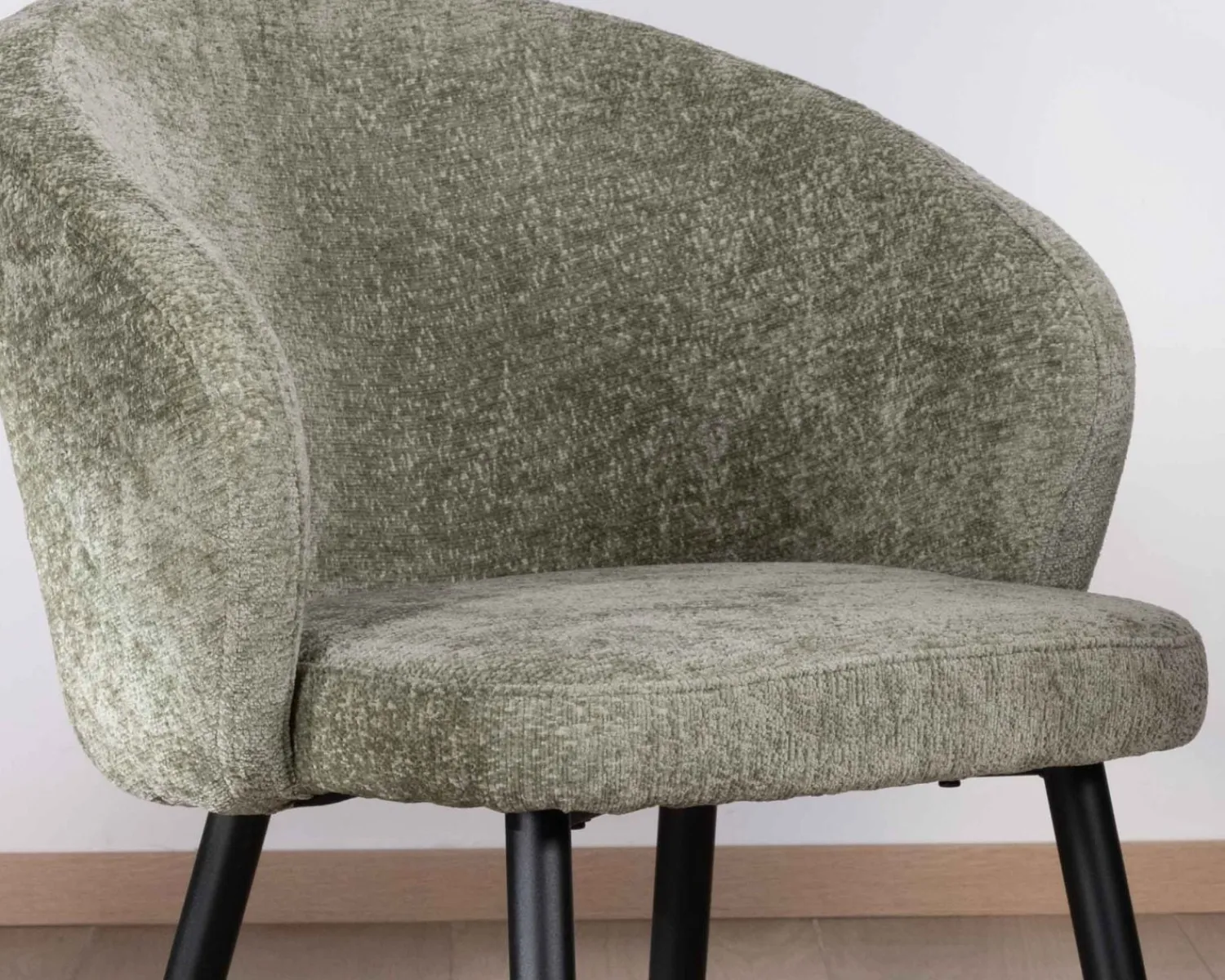 Meuble House Lot de 2 chaises contemporaines et enveloppantes en tissu bouclé vert "Kandy" Hot