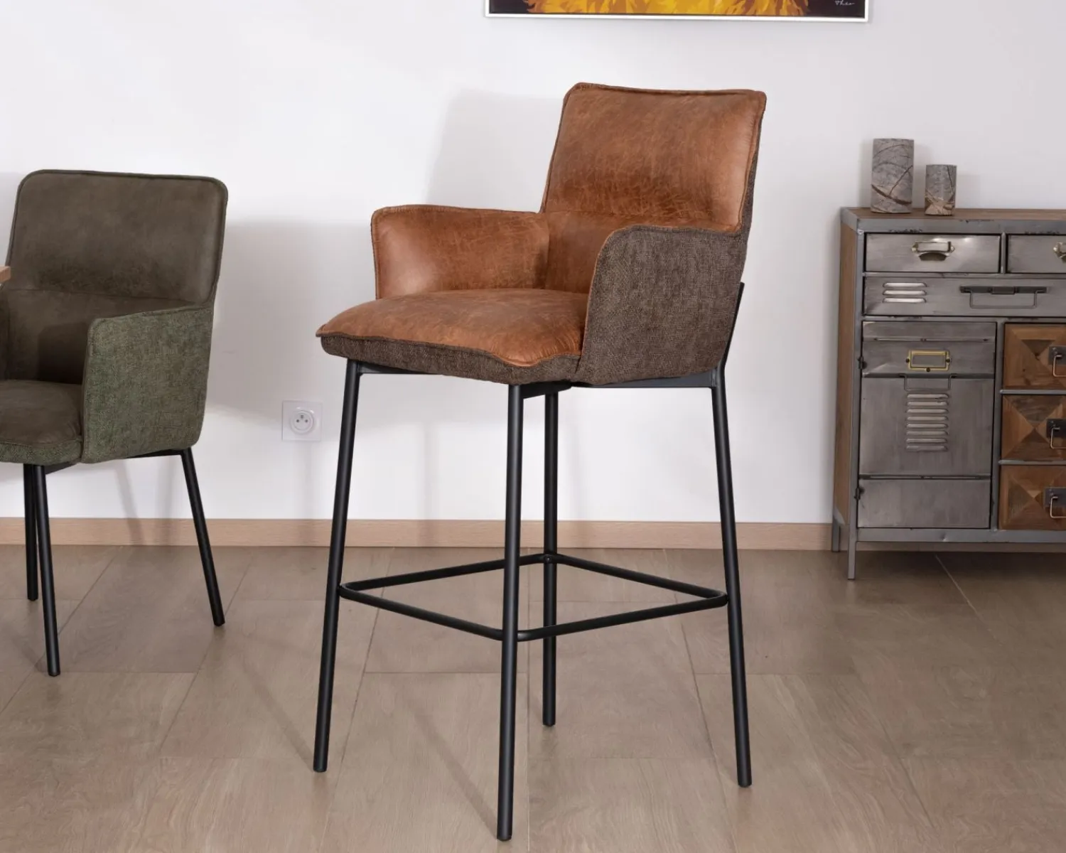 Meuble House Lot de 2 chaises de bar bi-matière cognac et marron "Lokka" esprit rétro