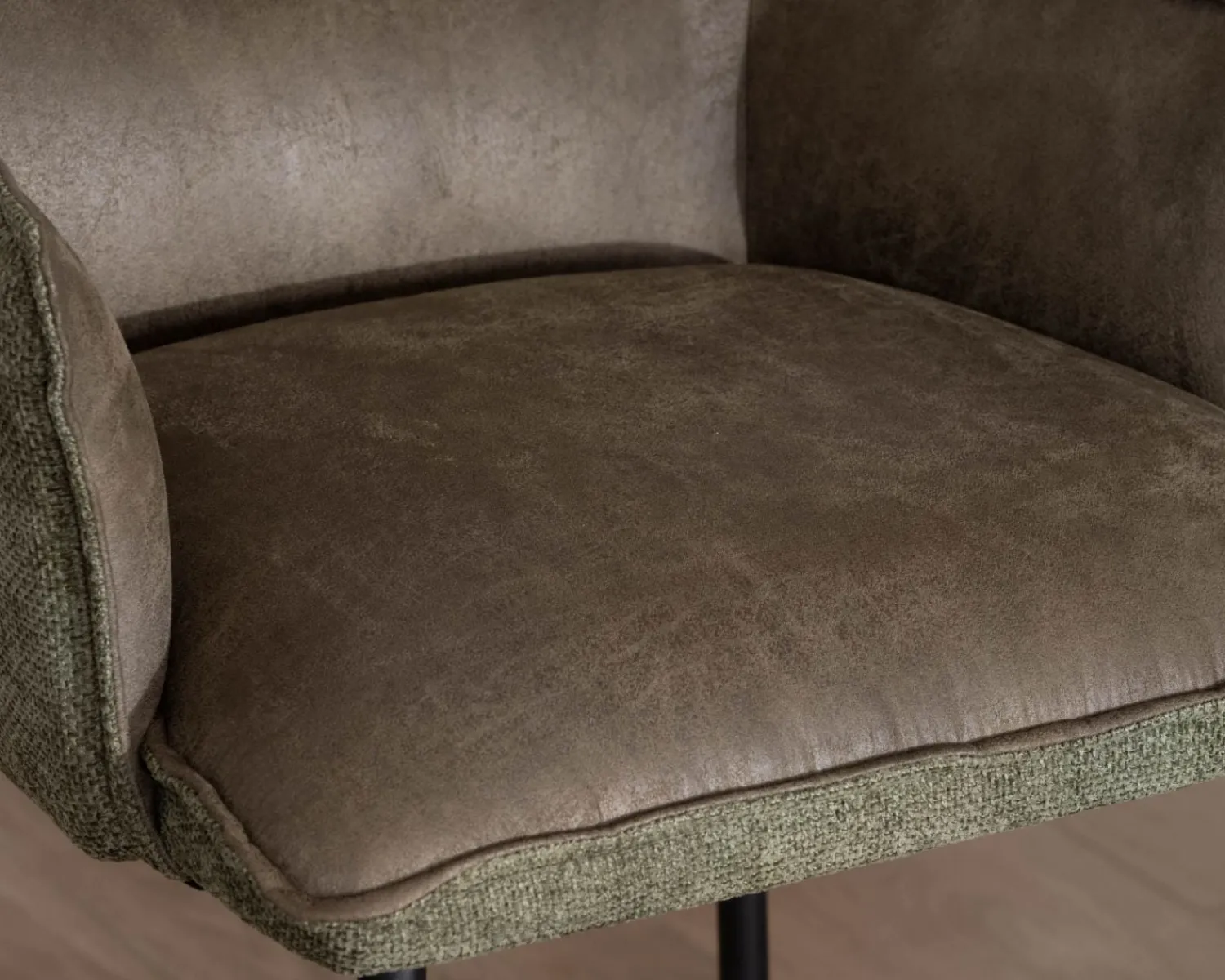 Meuble House Lot de 2 chaises de bar bi-matière vert et pieds en métal noir "Lokka" effet cuir vieilli esprit rétro Online