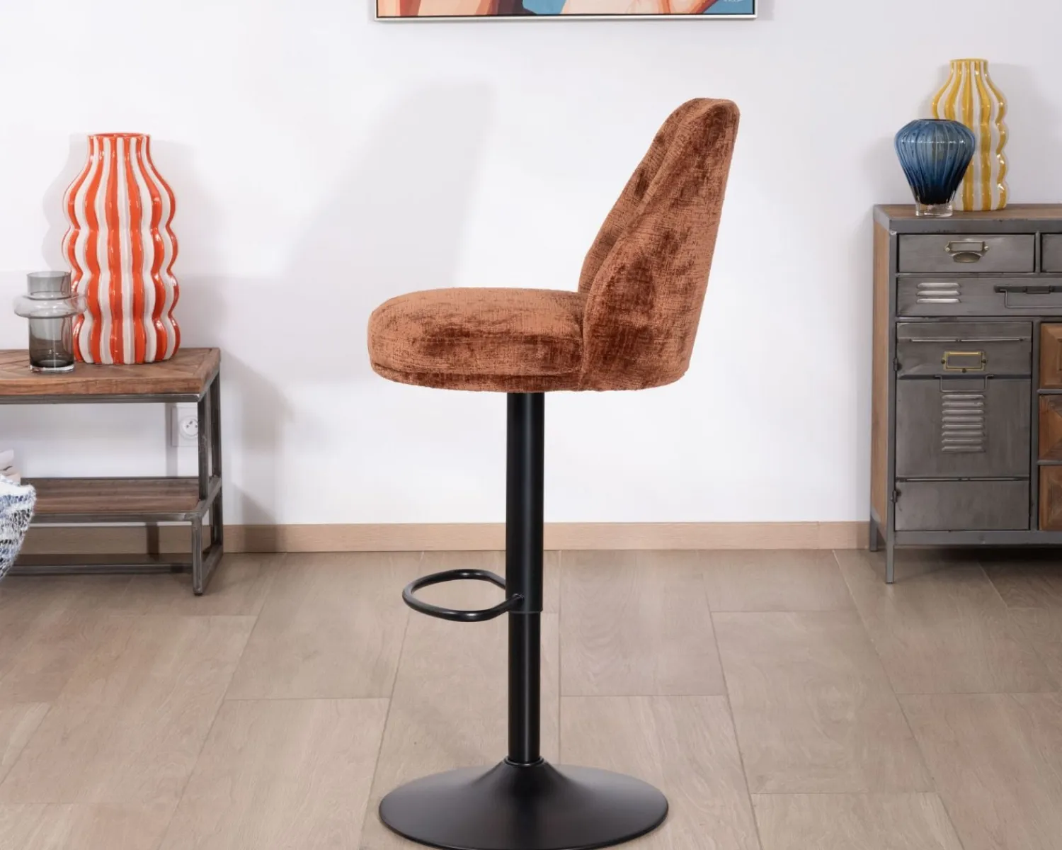 Meuble House Lot de 2 chaises de bar pivotantes en velours ras terracotta avec dossier haut "Zoung" hauteur réglable