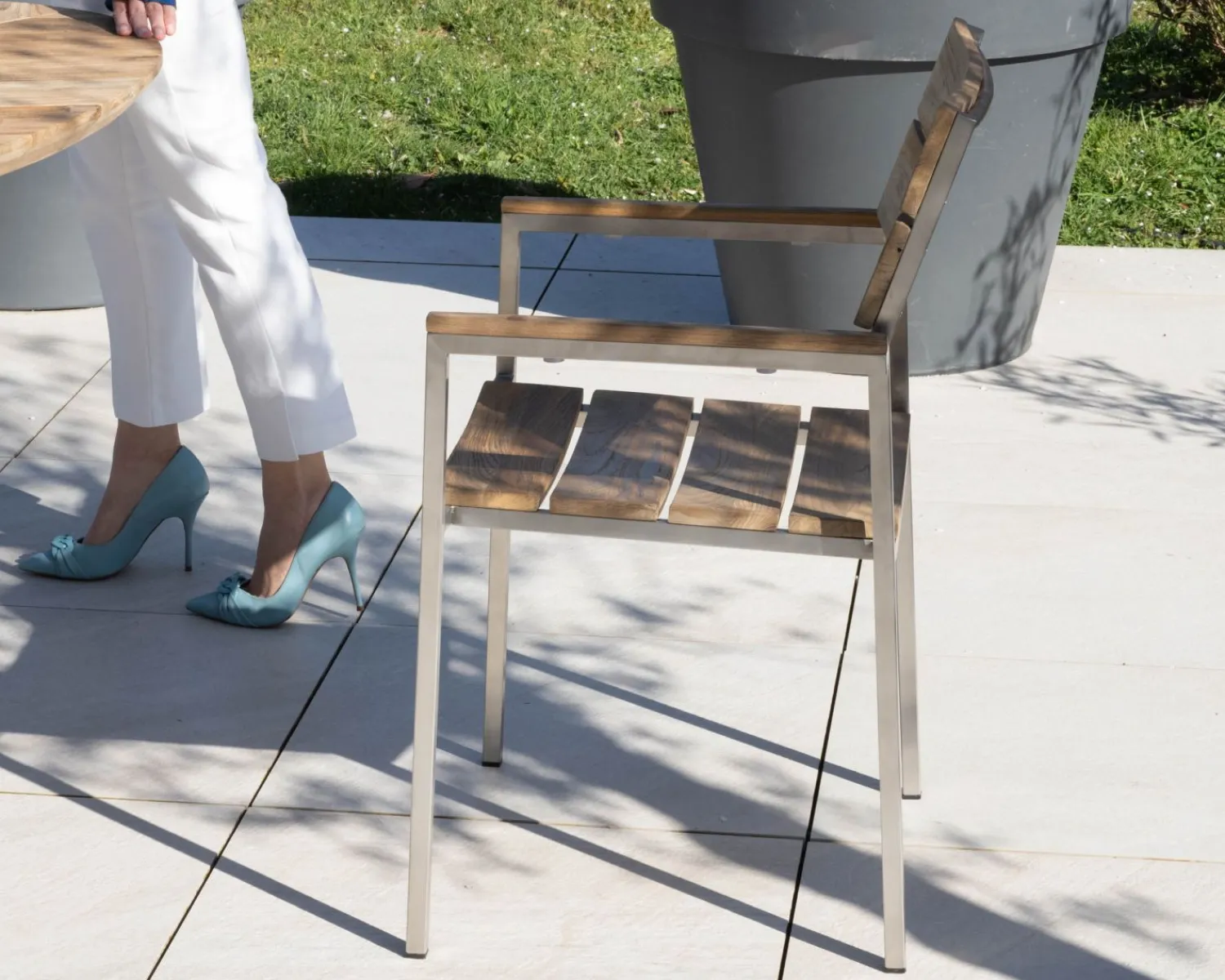 Meuble House Lot de 4 chaises de jardin empilables en teck et acier inoxydable "Melta" Sale