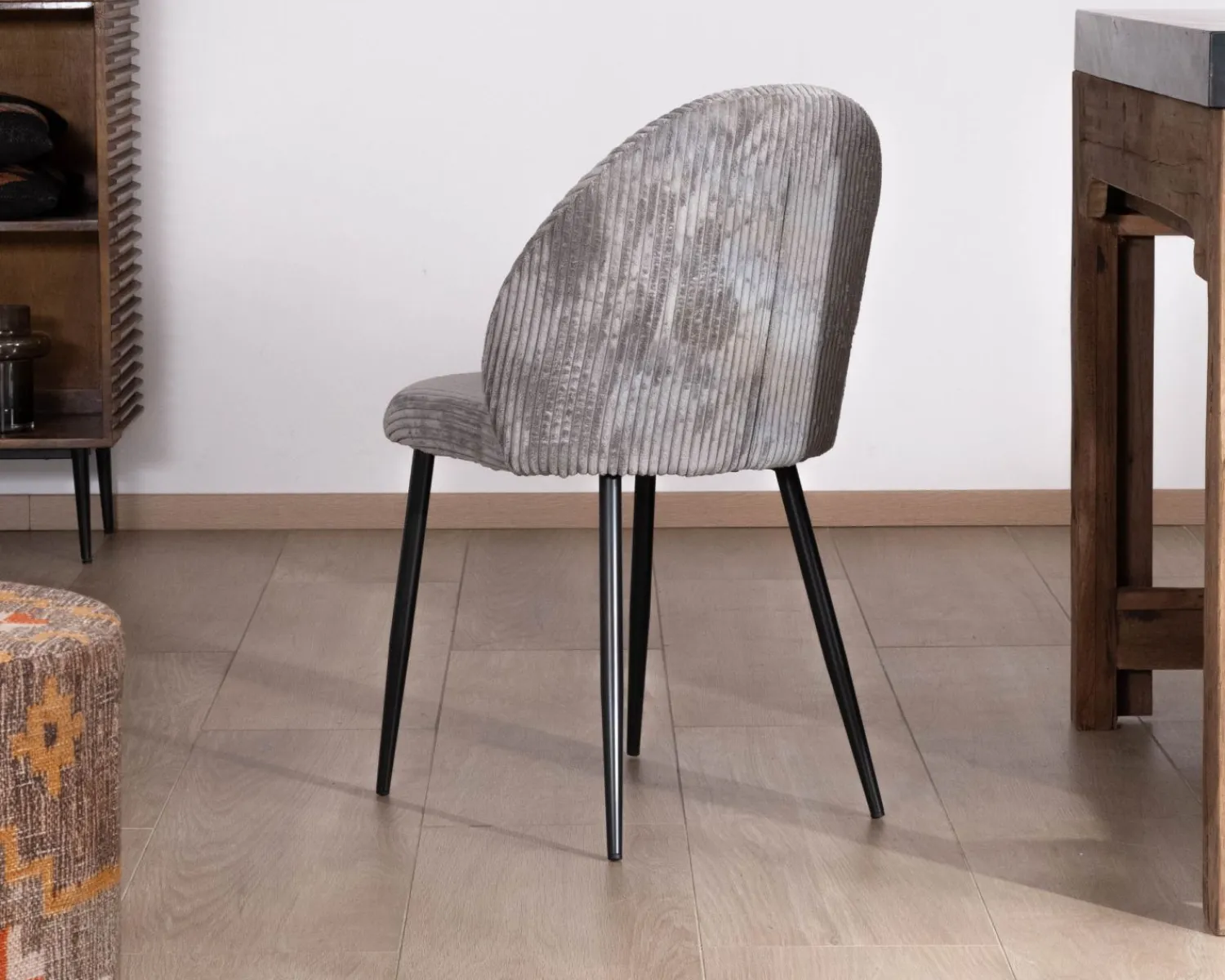 Meuble House Lot de 4 chaises de repas contemporaines en velours côtelé gris "Bellot" Outlet