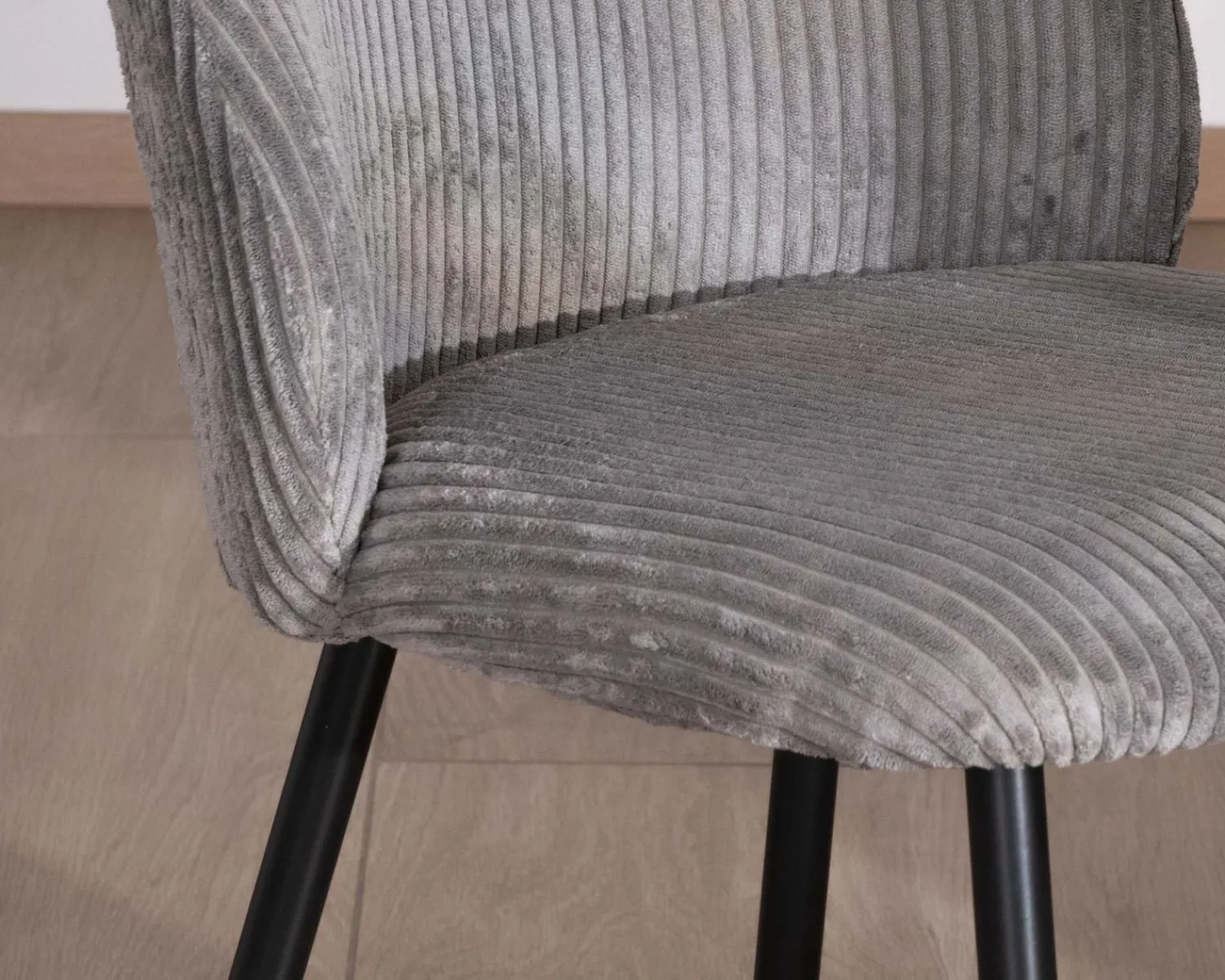 Meuble House Lot de 4 chaises de repas contemporaines en velours côtelé gris "Bellot" Outlet
