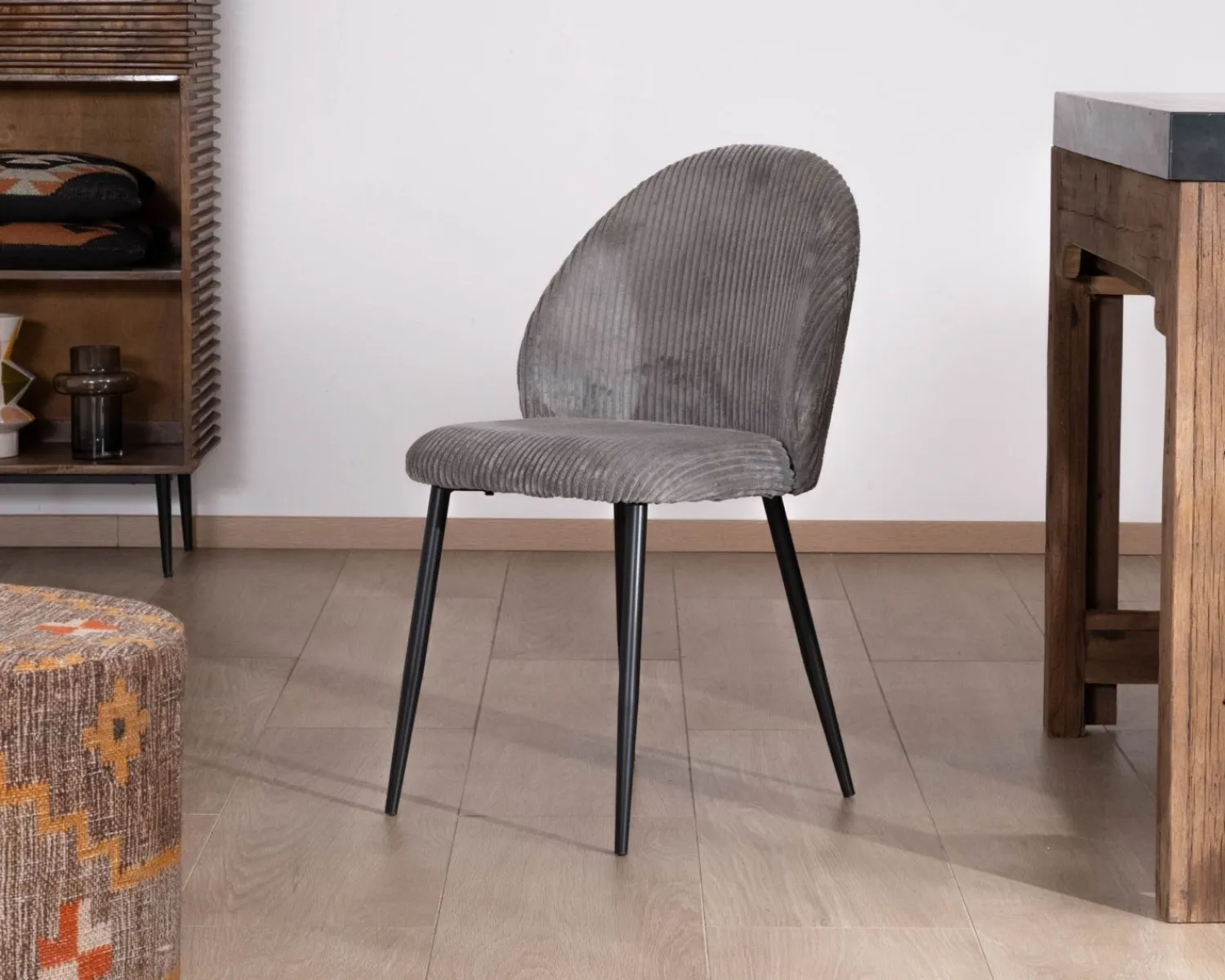 Meuble House Lot de 4 chaises de repas contemporaines en velours côtelé gris "Bellot" Outlet