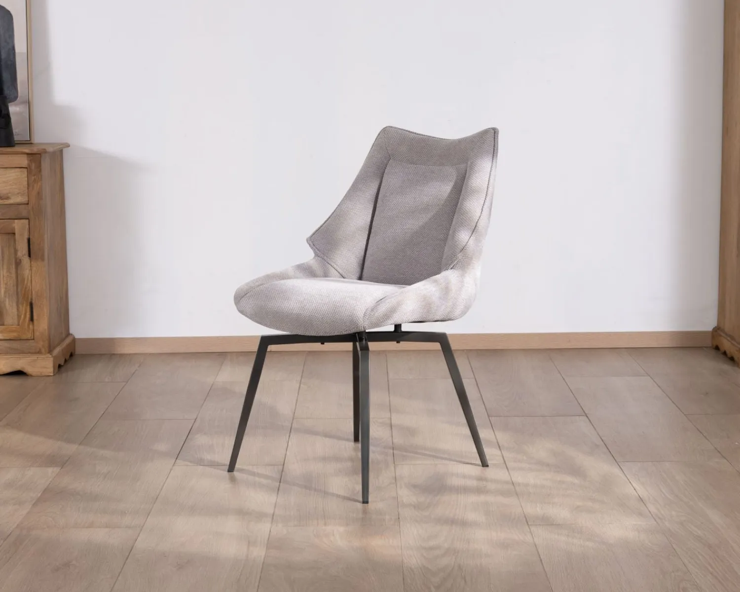 Meuble House Lot de 2 chaises de repas design et enveloppantes en tissu gris clair "Niko" Sale