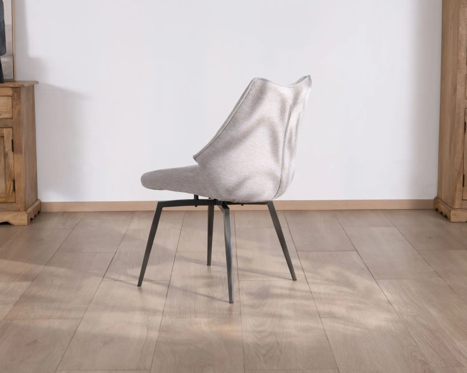 Meuble House Lot de 2 chaises de repas design et enveloppantes en tissu gris clair "Niko" Sale
