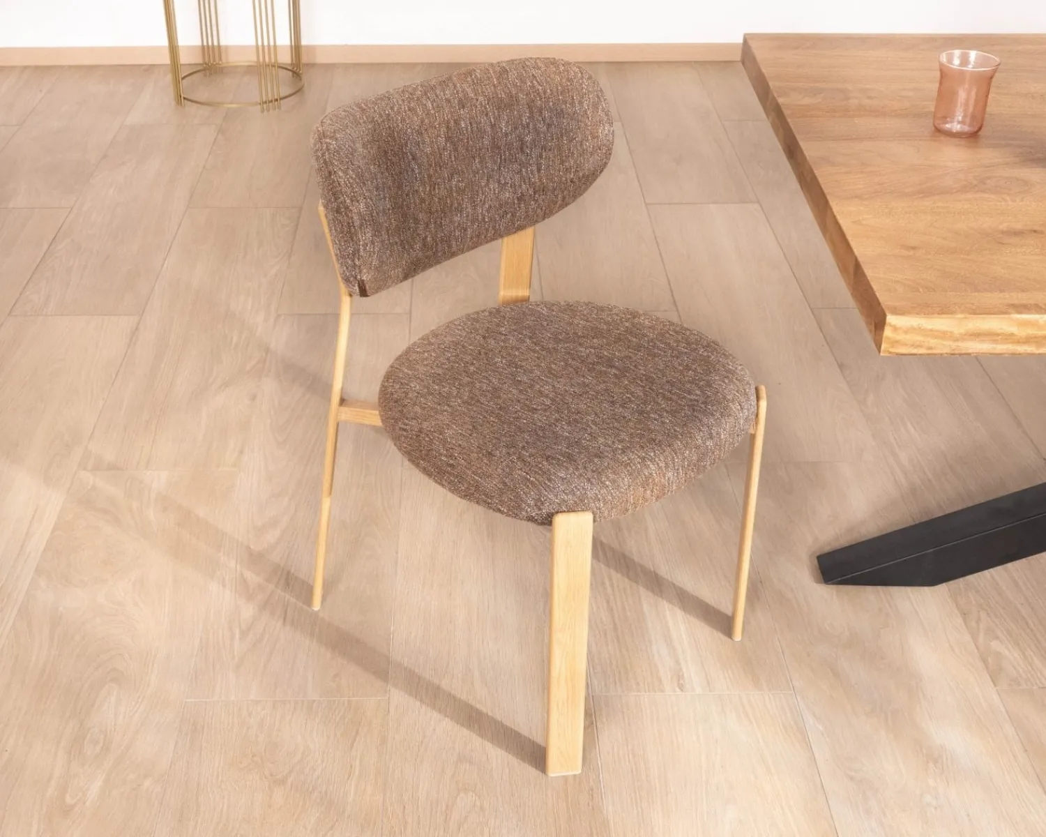 Meuble House Lot de 2 chaises de repas empilables design et chaleureuses "Staccato" tissu tramé marron et pieds aspect chêne Best