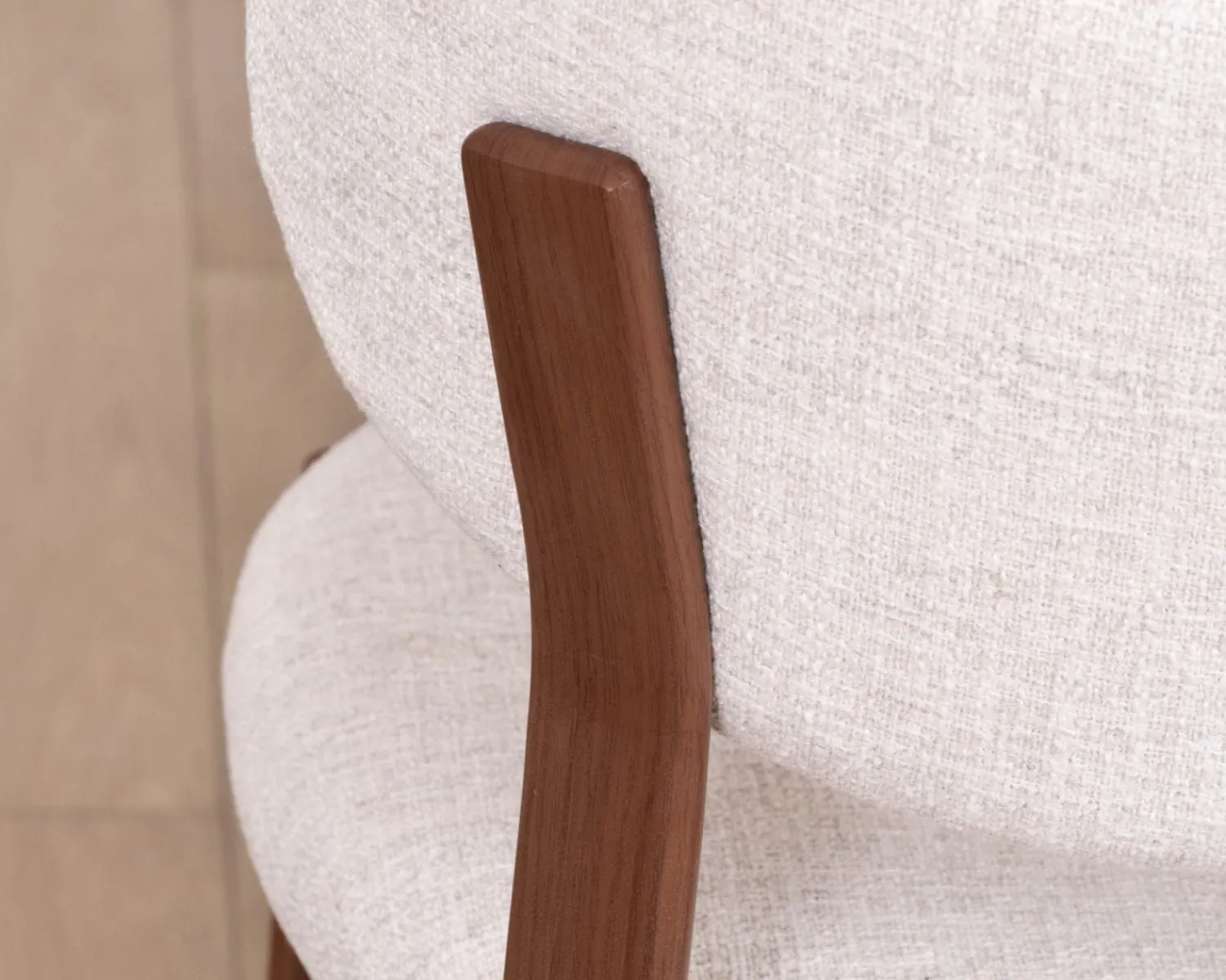 Meuble House Lot de 2 chaises de repas empilables esprit rétro en tissu tramé blanc "Staccato" pieds aspect bois foncé Discount