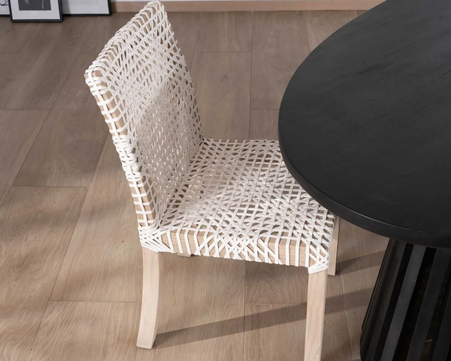 Meuble House Lot de 2 chaises de repas en teck et cuir blanc tressé "Mambow" Clearance