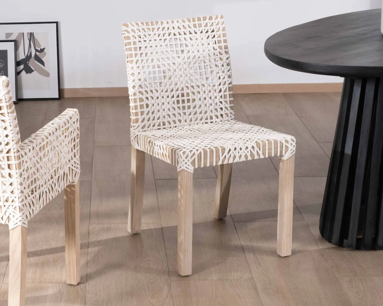 Meuble House Lot de 2 chaises de repas en teck et cuir blanc tressé "Mambow" Clearance