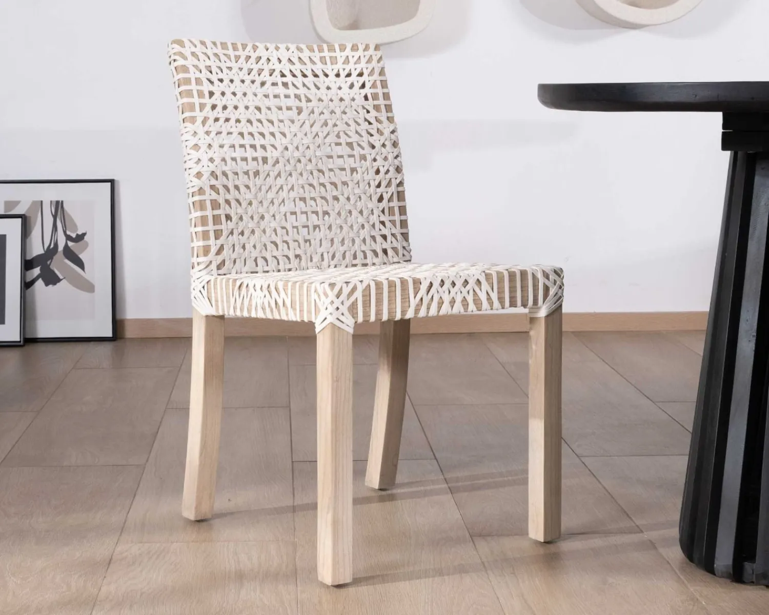 Meuble House Lot de 2 chaises de repas en teck et cuir blanc tressé "Mambow" Clearance