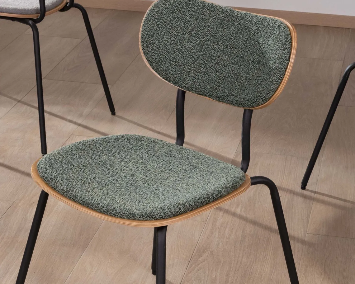 Meuble House Lot de 4 chaises de repas en tissu vert "Lino" style rétro Online