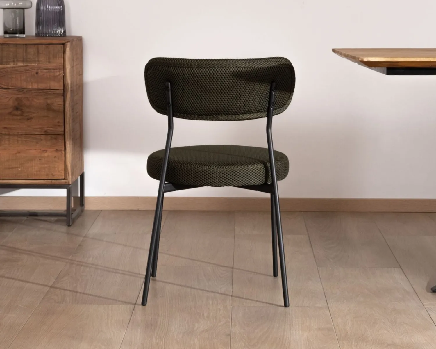 Meuble House Lot de 2 chaises de repas en tissu vert olive et pieds métal design minimaliste "Lato" Discount