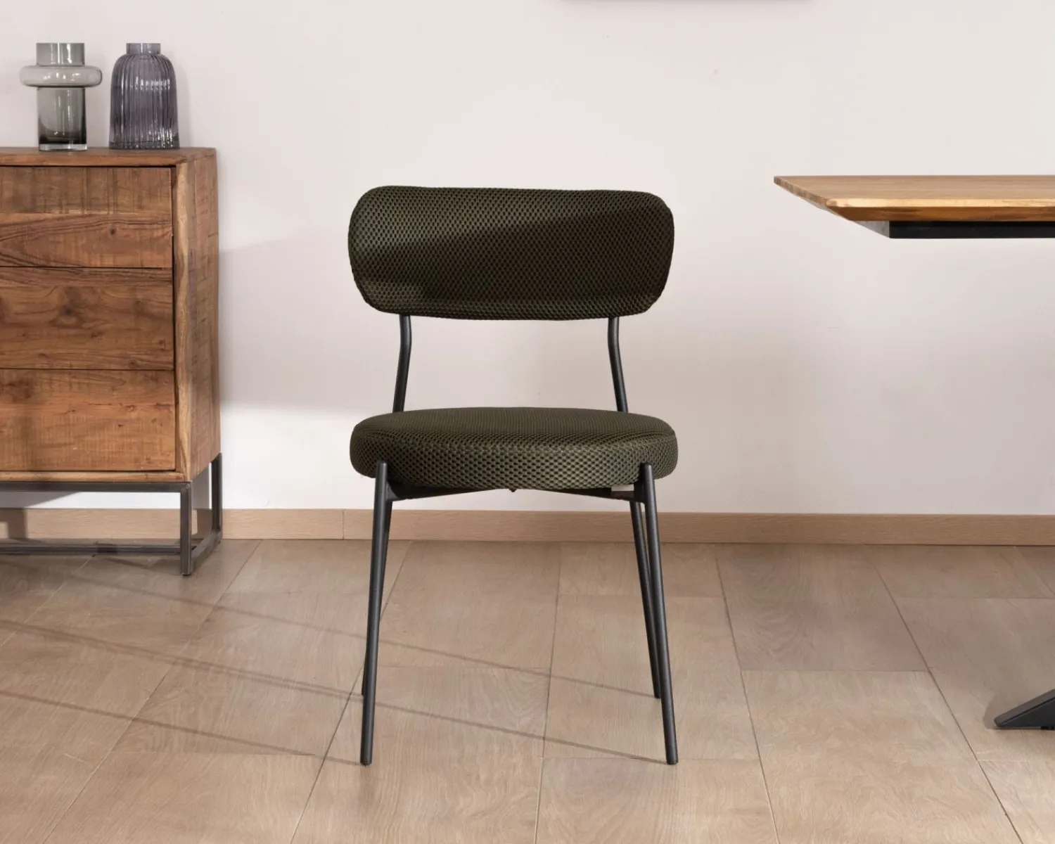 Meuble House Lot de 2 chaises de repas en tissu vert olive et pieds métal design minimaliste "Lato" Discount