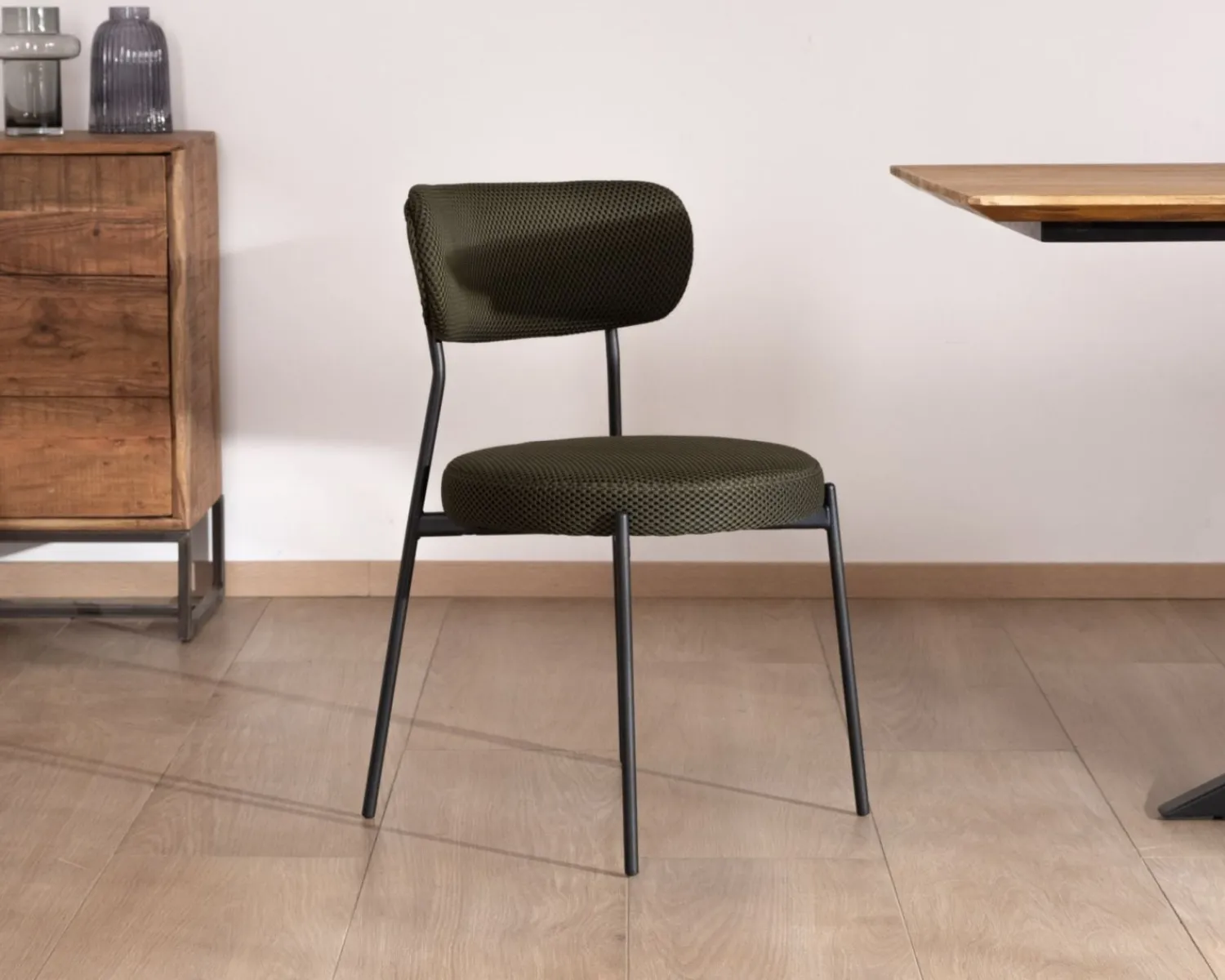 Meuble House Lot de 2 chaises de repas en tissu vert olive et pieds métal design minimaliste "Lato" Discount