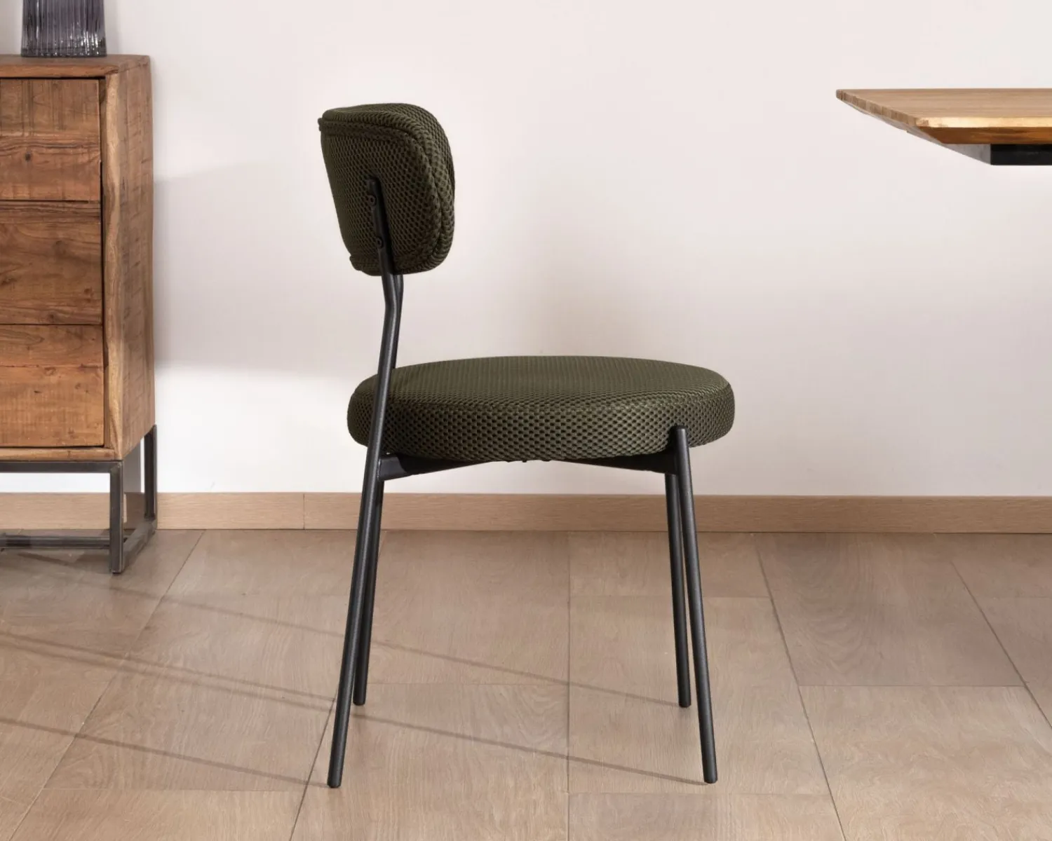 Meuble House Lot de 2 chaises de repas en tissu vert olive et pieds métal design minimaliste "Lato" Discount
