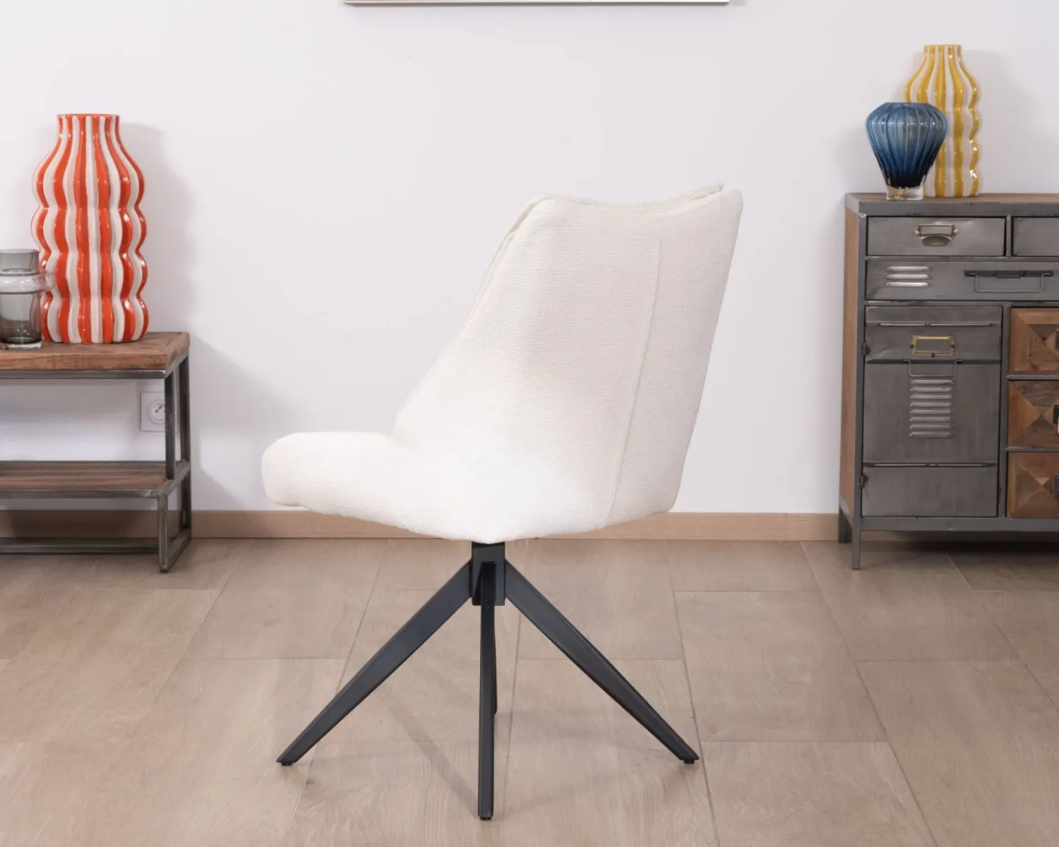 Meuble House Lot de 2 chaises de repas en tissu blanc et pied pivotant en métal "Webber" Online