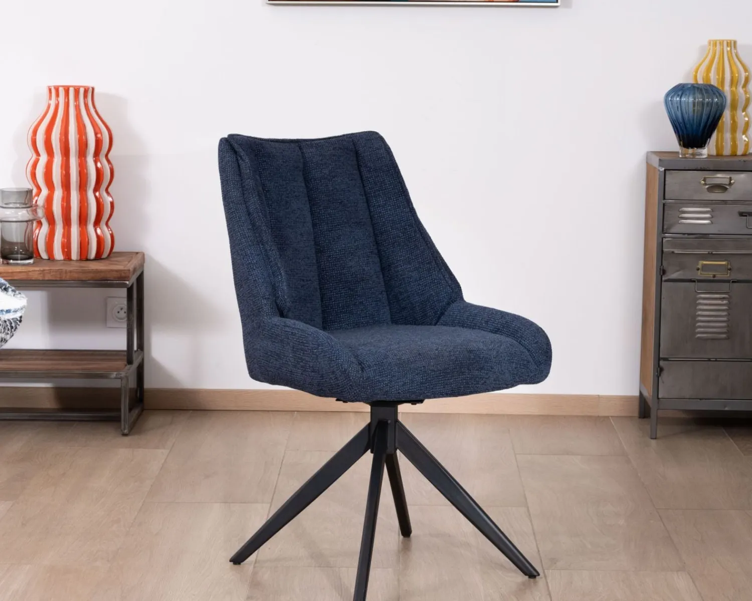 Meuble House Lot de 2 chaises de repas en tissu bleu nuit "Webber" assise design et pied 4 branches pivotant en métal Clearance