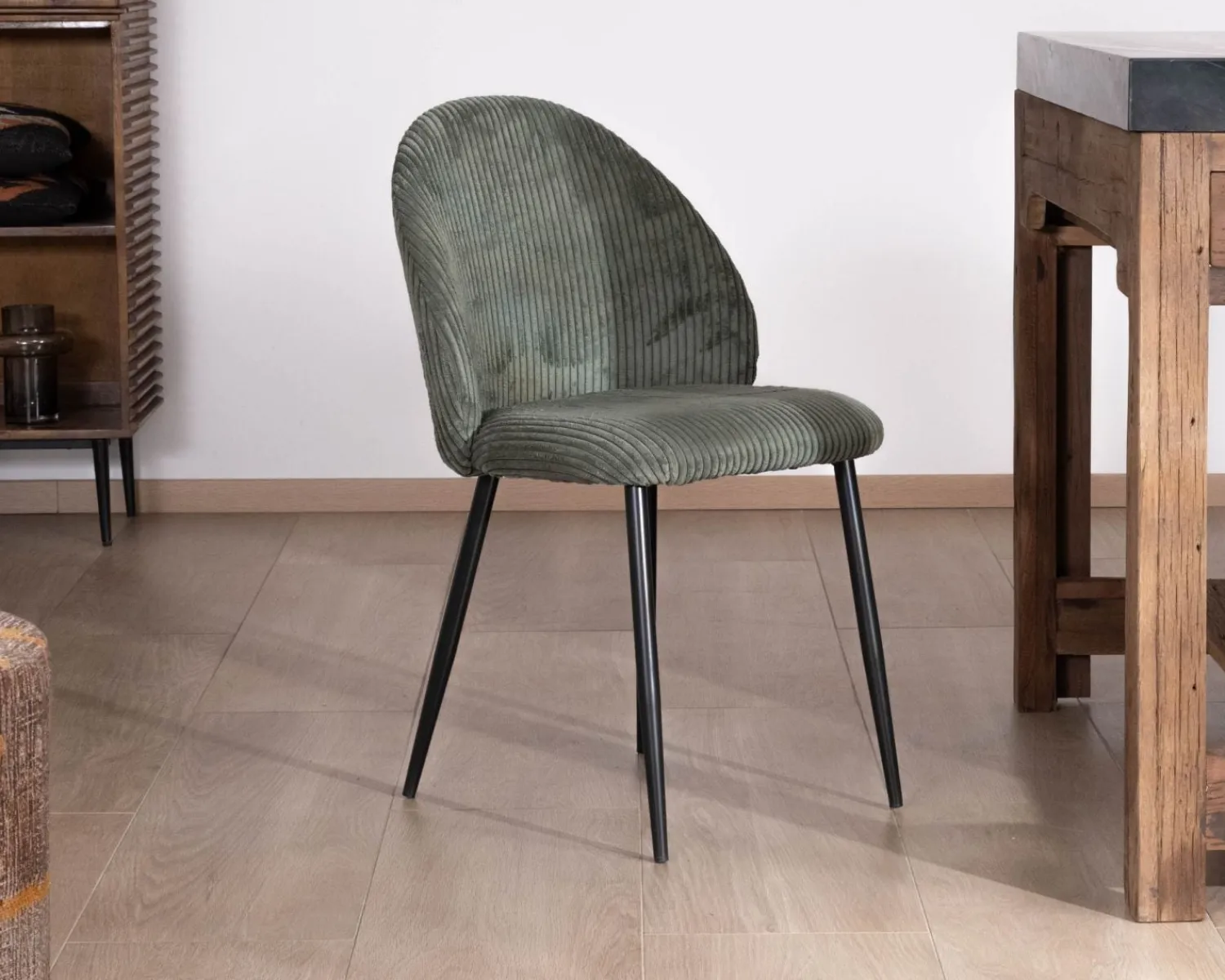 Meuble House Lot de 4 chaises de repas en velours vert sauge foncé "Bellot" esprit vintage Online