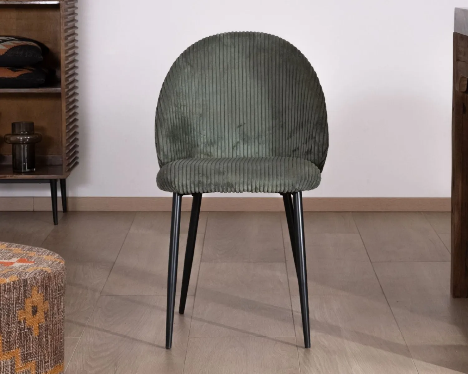Meuble House Lot de 4 chaises de repas en velours vert sauge foncé "Bellot" esprit vintage Online